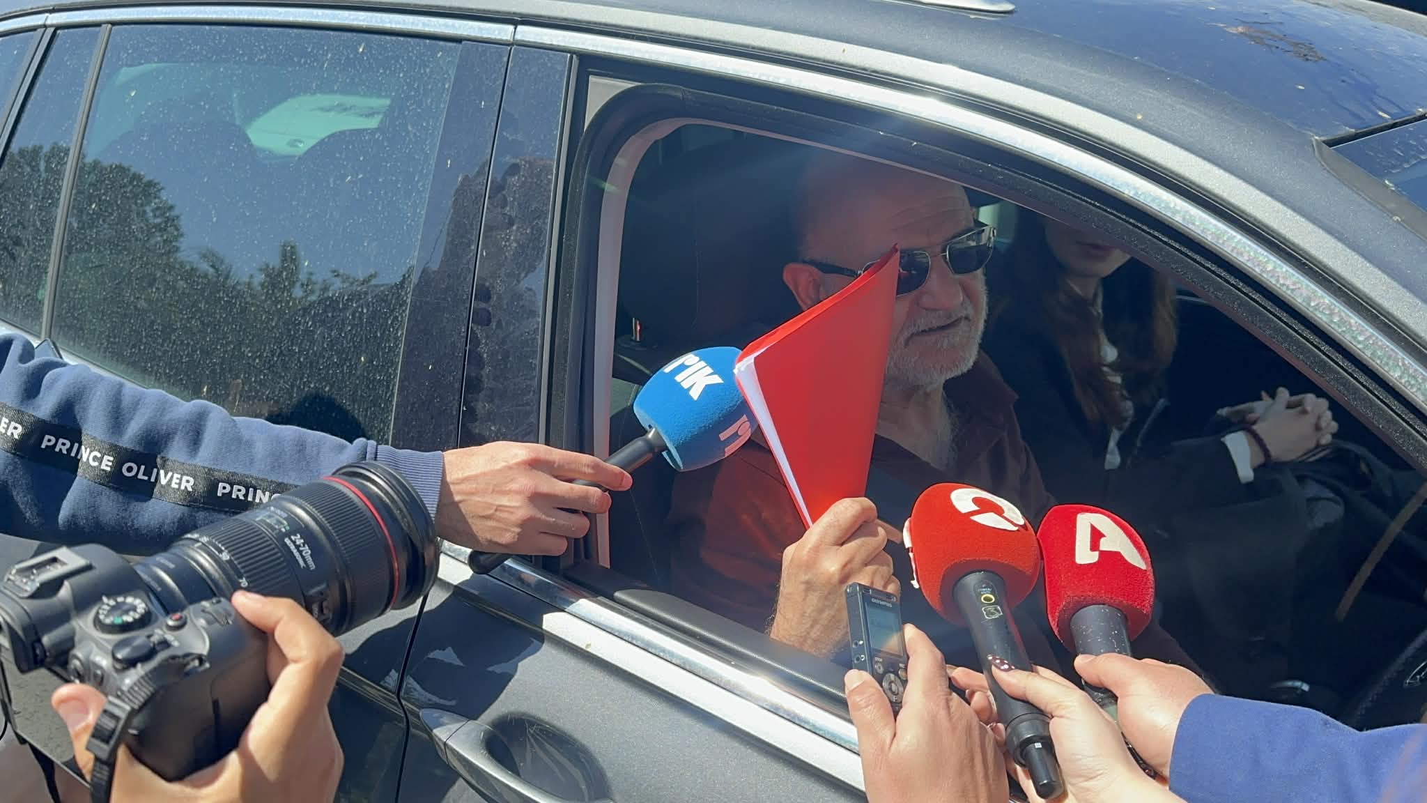 cover Drousiotis submits dossier to police headquarters