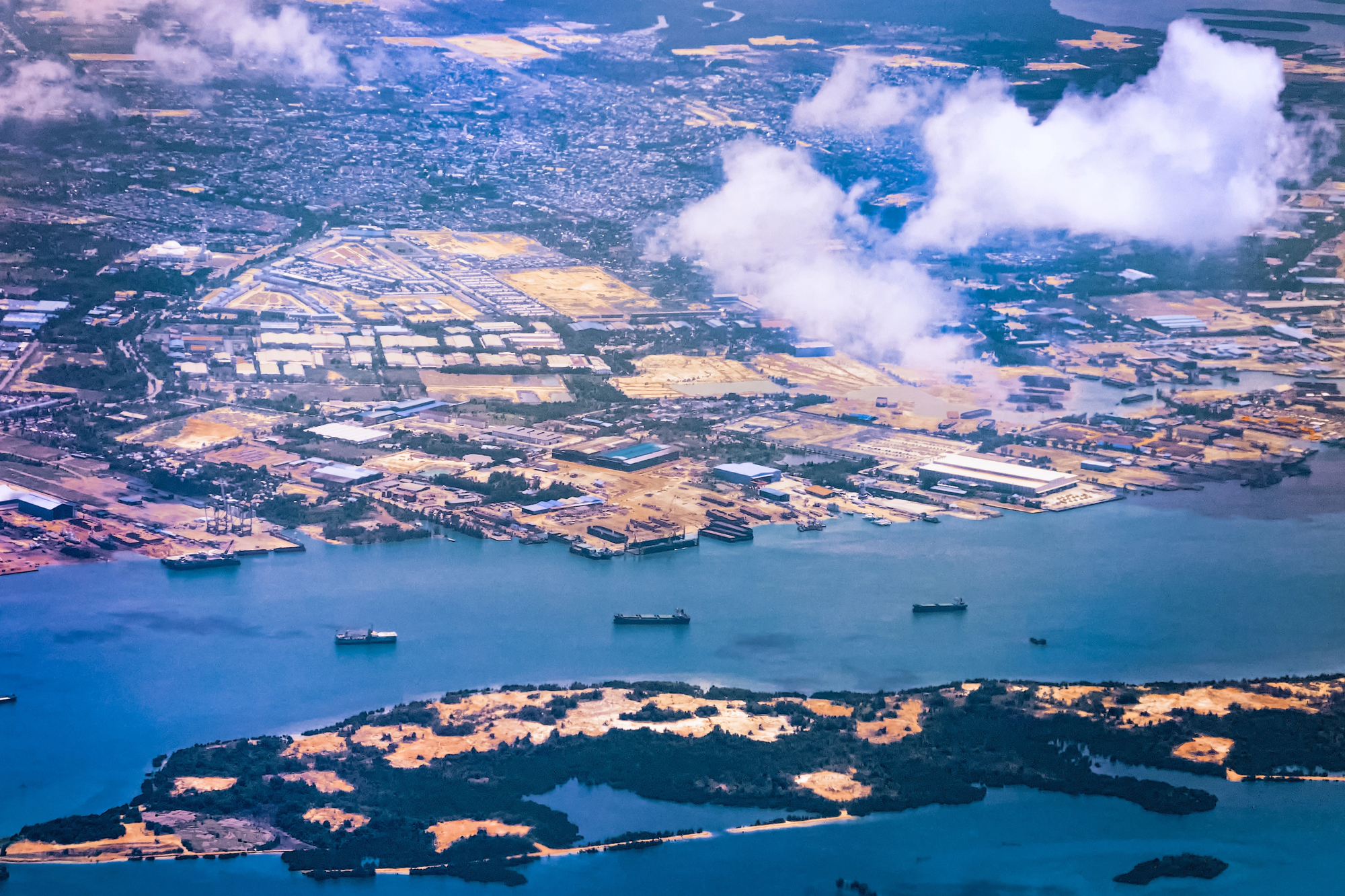 cover US warship passes through Malacca Strait, Indonesian Navy says