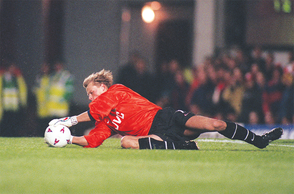 image Former Arsenal keeper Manninger dies after car hit by train