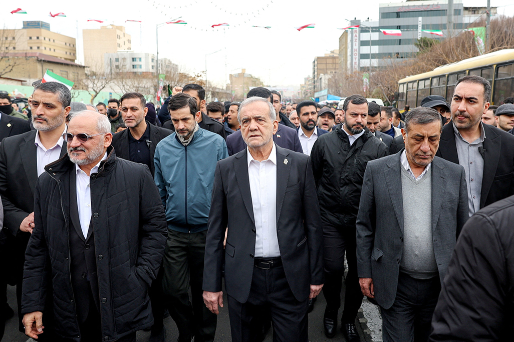 cover Iran leaders join crowds on Tehran&#8217;s streets to project control in wartime