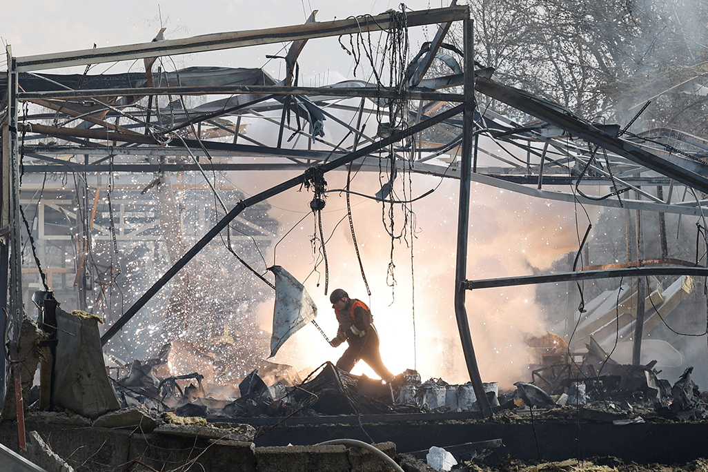 cover Russia steps up airstrikes in Easter escalation, Zelenskiy says