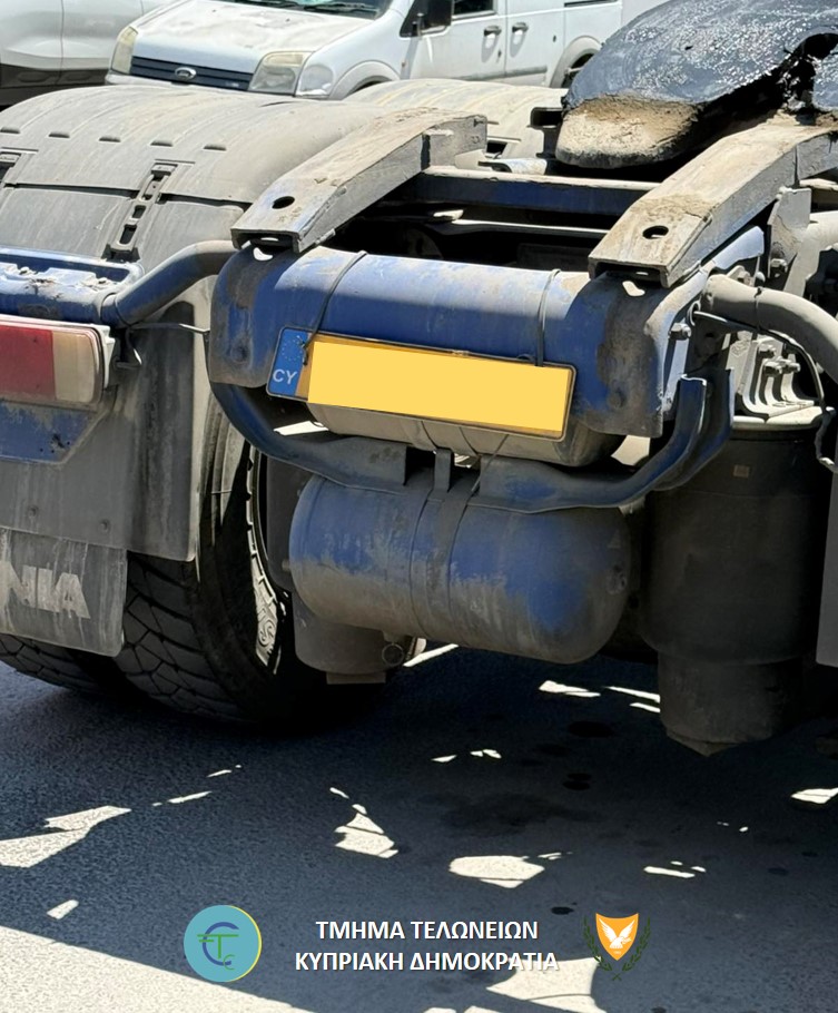 cover Customs seize 200 litres of diesel at Ayios Dhometios crossing point