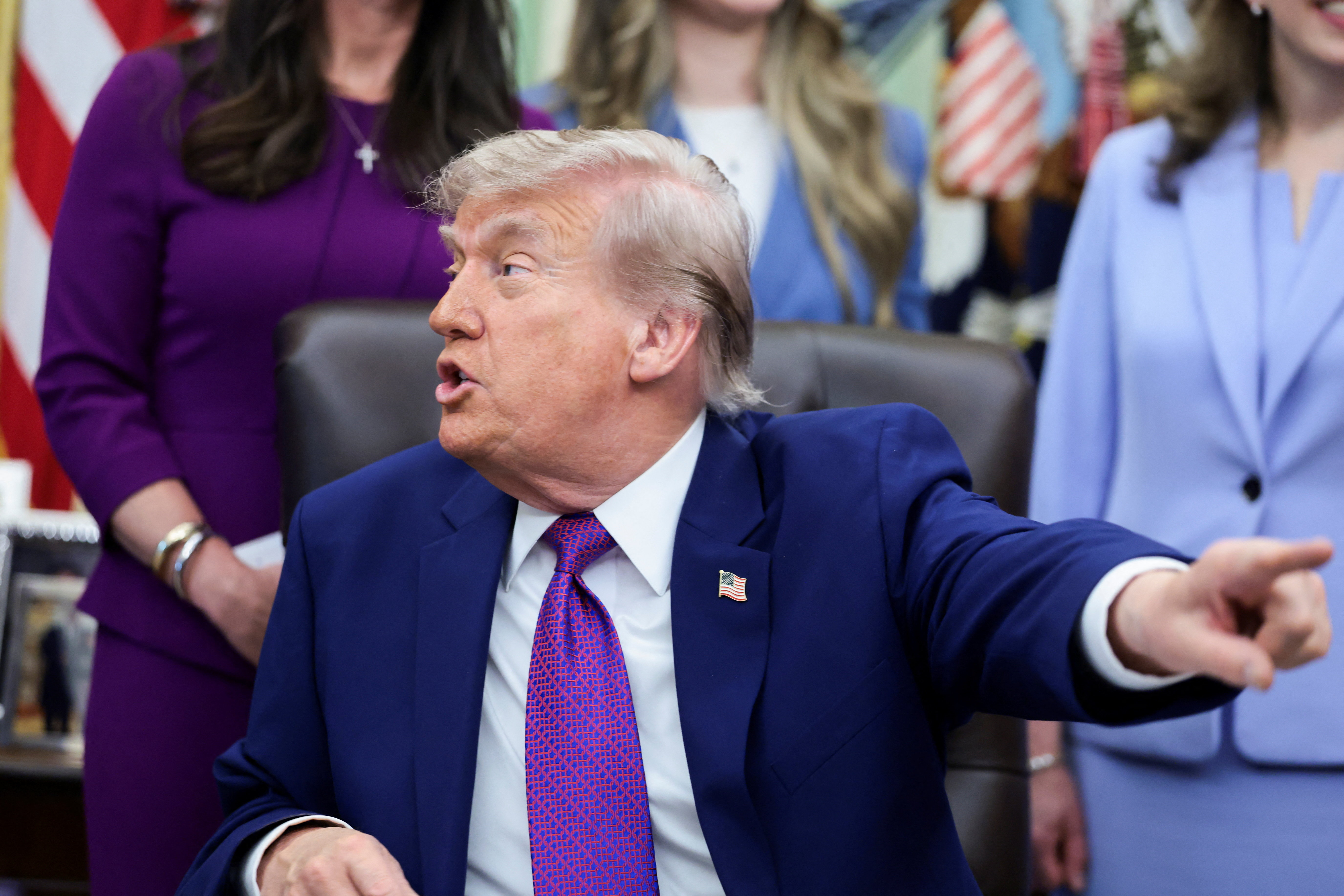 image Trump says Iran ceasefire is &#8216;on life support&#8217; after he rejects Tehran&#8217;s response