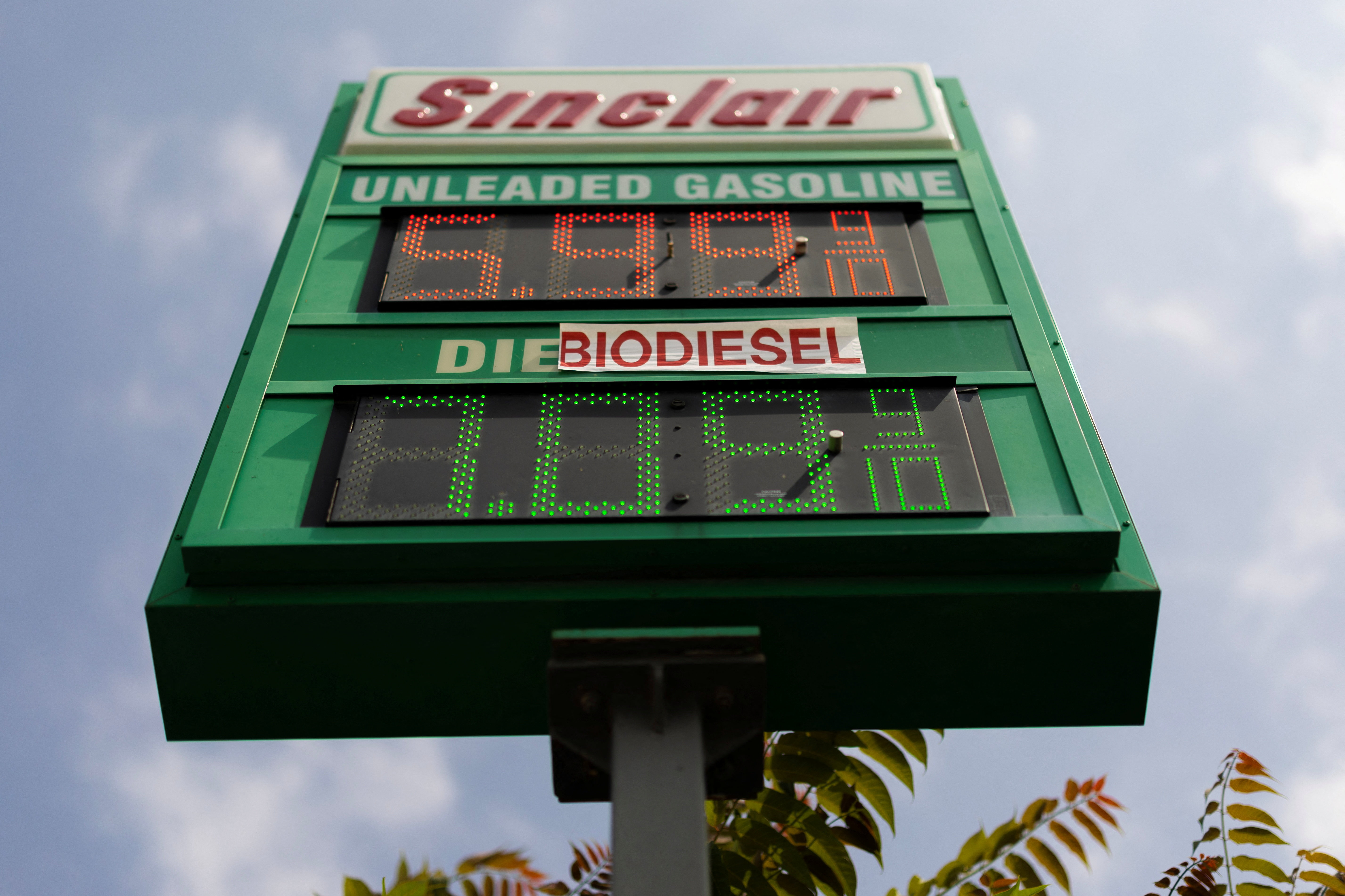 cover UK allows diesel and jet fuel imports from Russian crude via sanctions carve-out