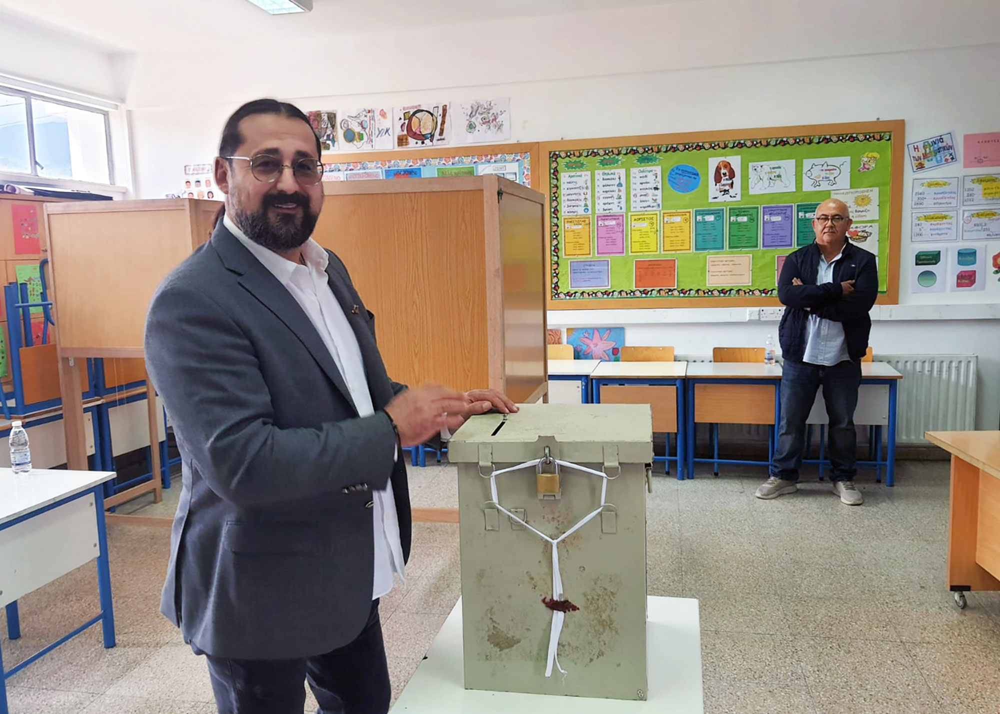 cover Small party leaders proclaim public ‘hold fate in their hands’