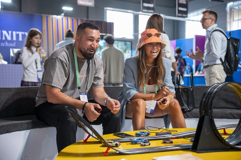 cover Beyond global reach: why the best employers build where they operate