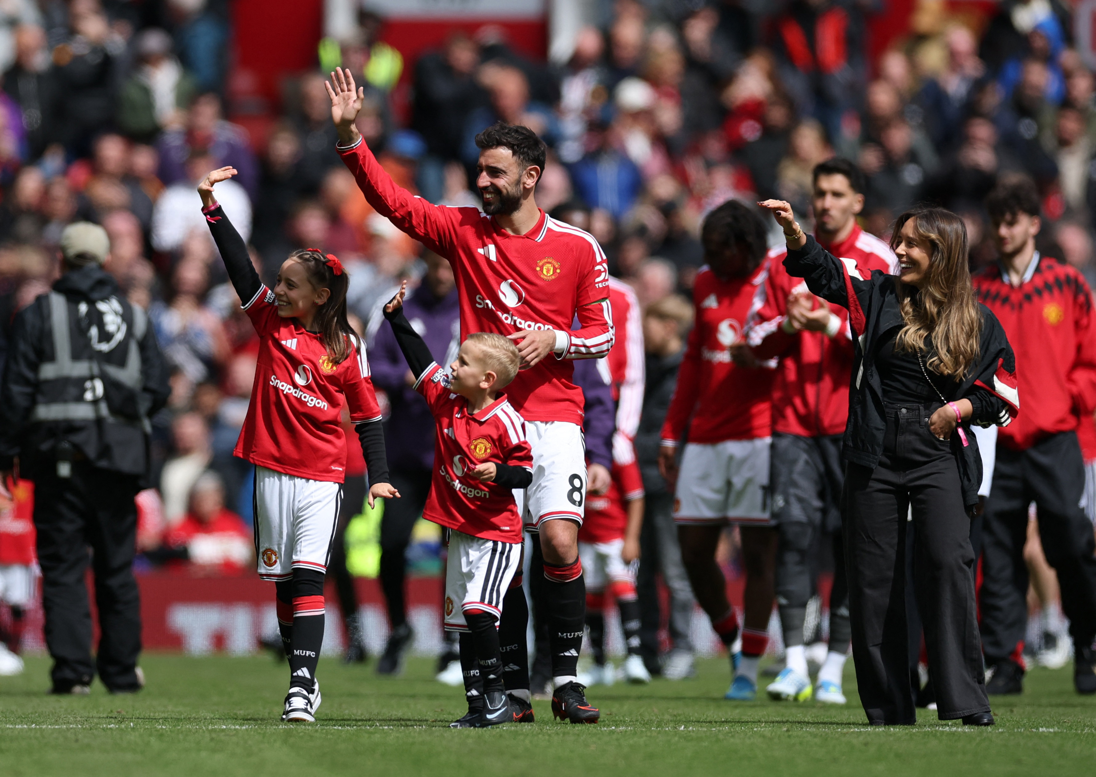 cover Manchester United&#8217;s Fernandes named Premier League player of the season