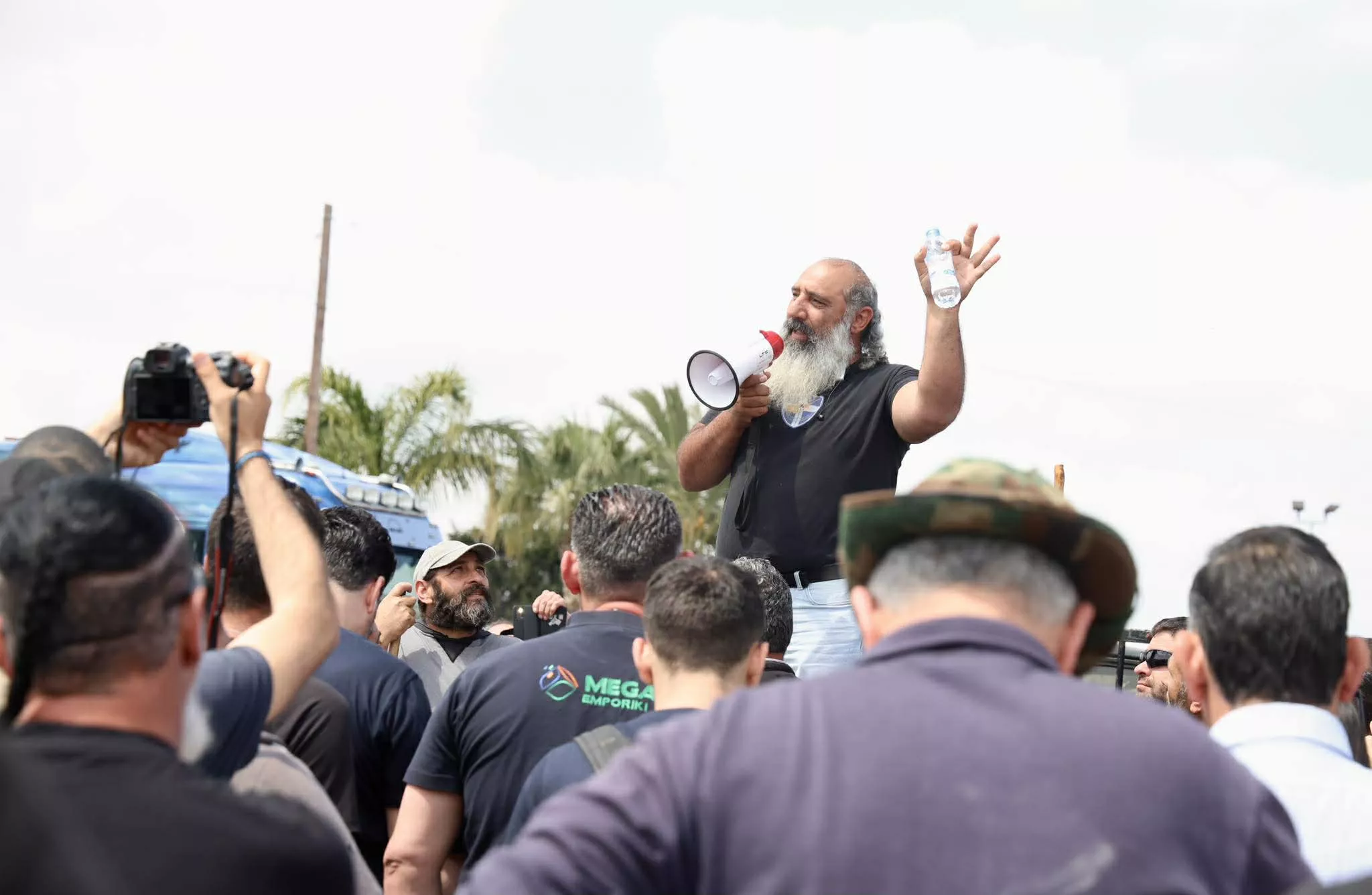 cover Farmers call off protest following government initiative