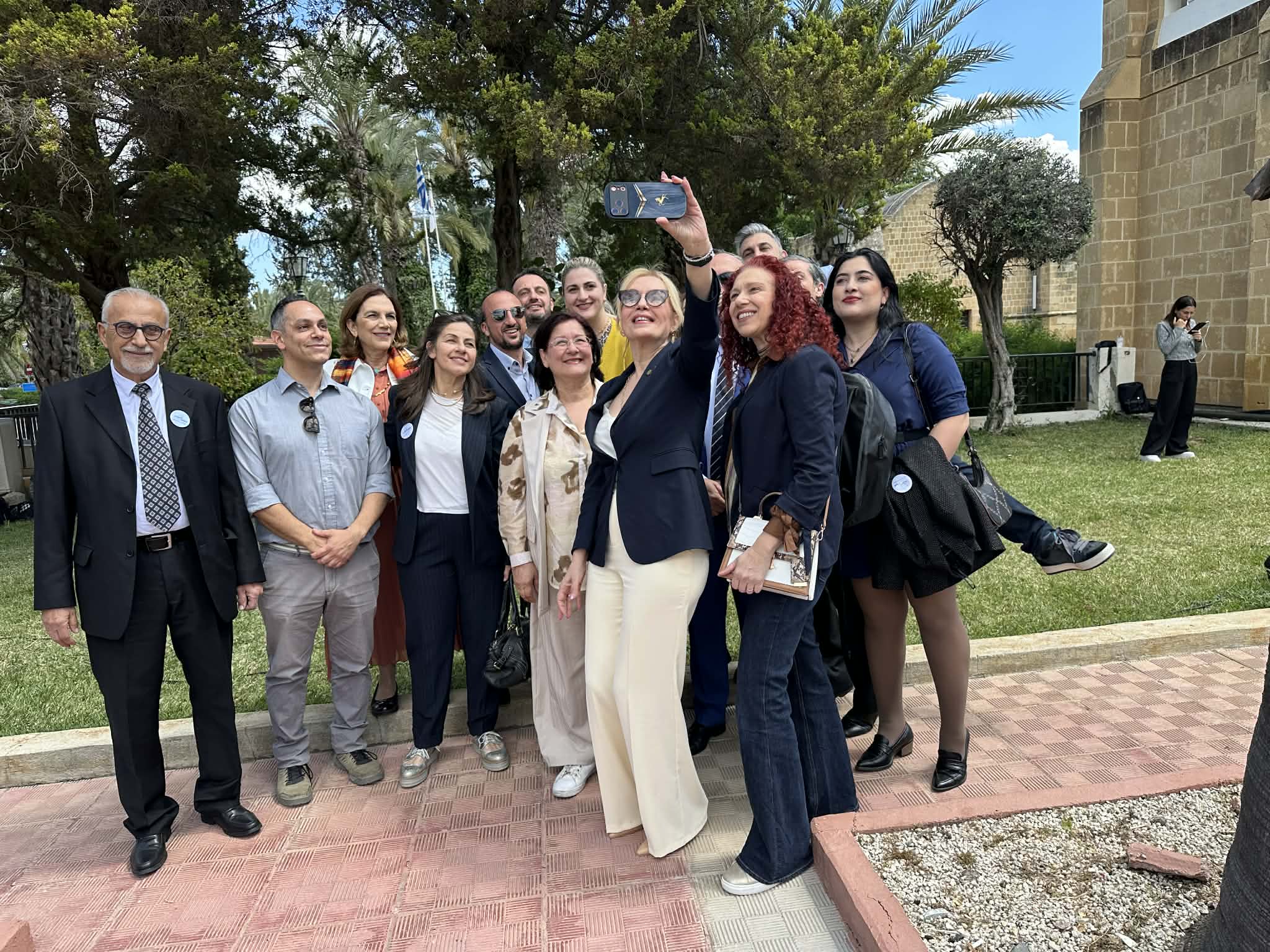 cover Alma ‘celebrates democracy’ as candidacies submitted