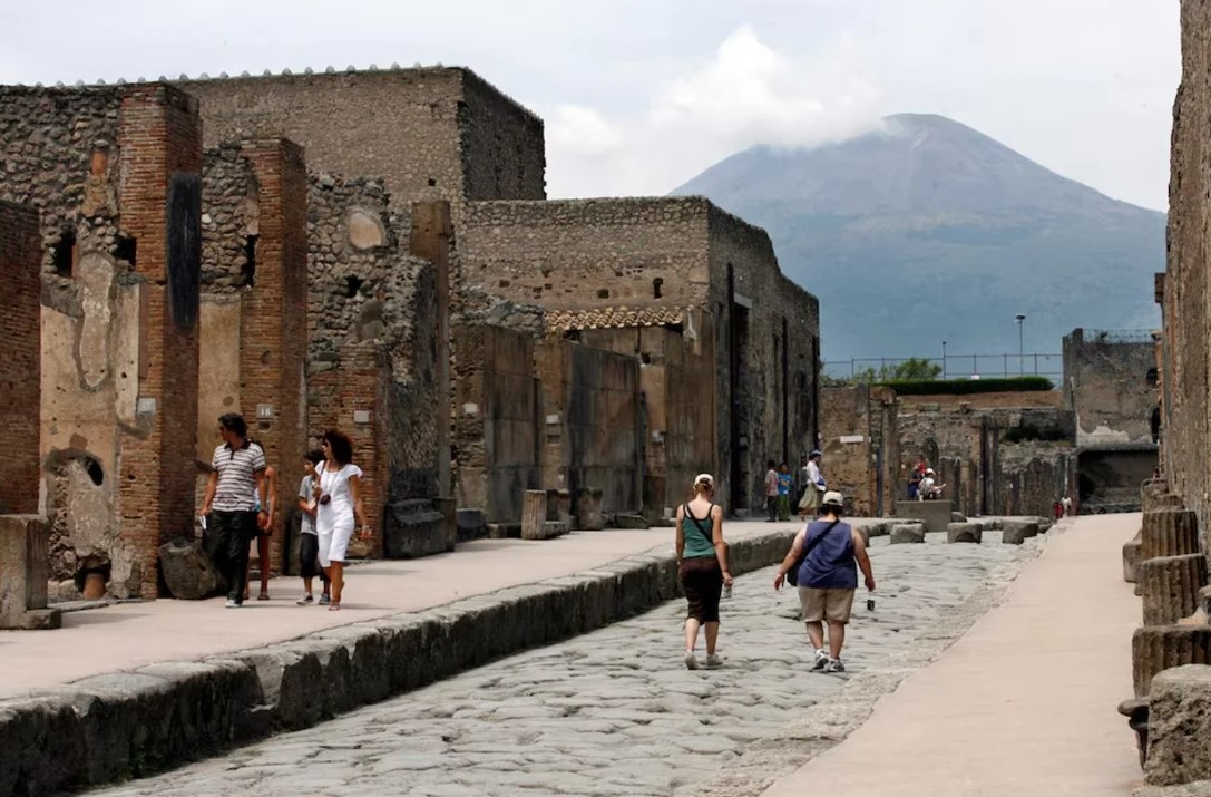cover Archaeologists use AI to generate image of Pompeii victim