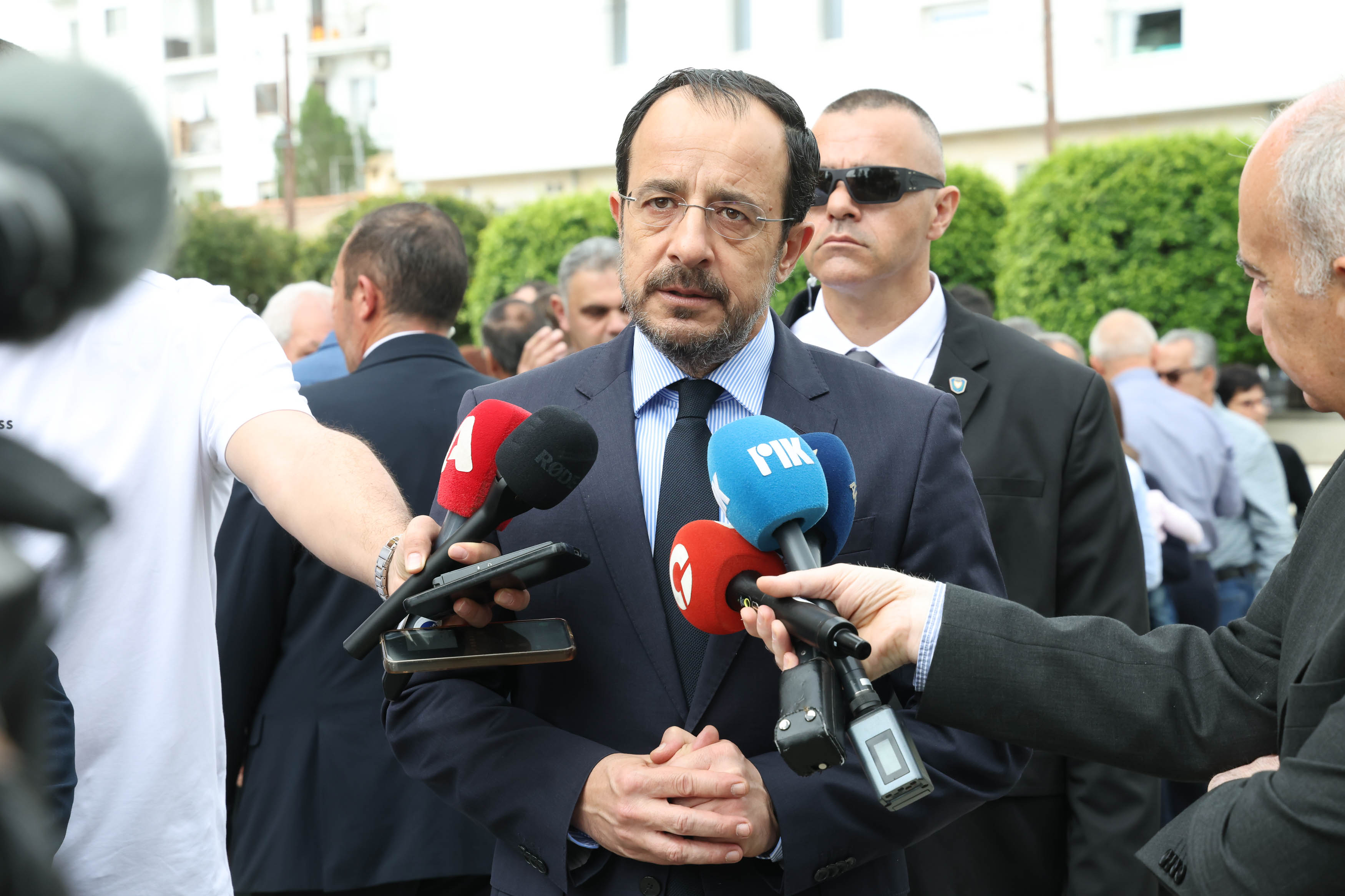 cover President heads to Armenia for European summit