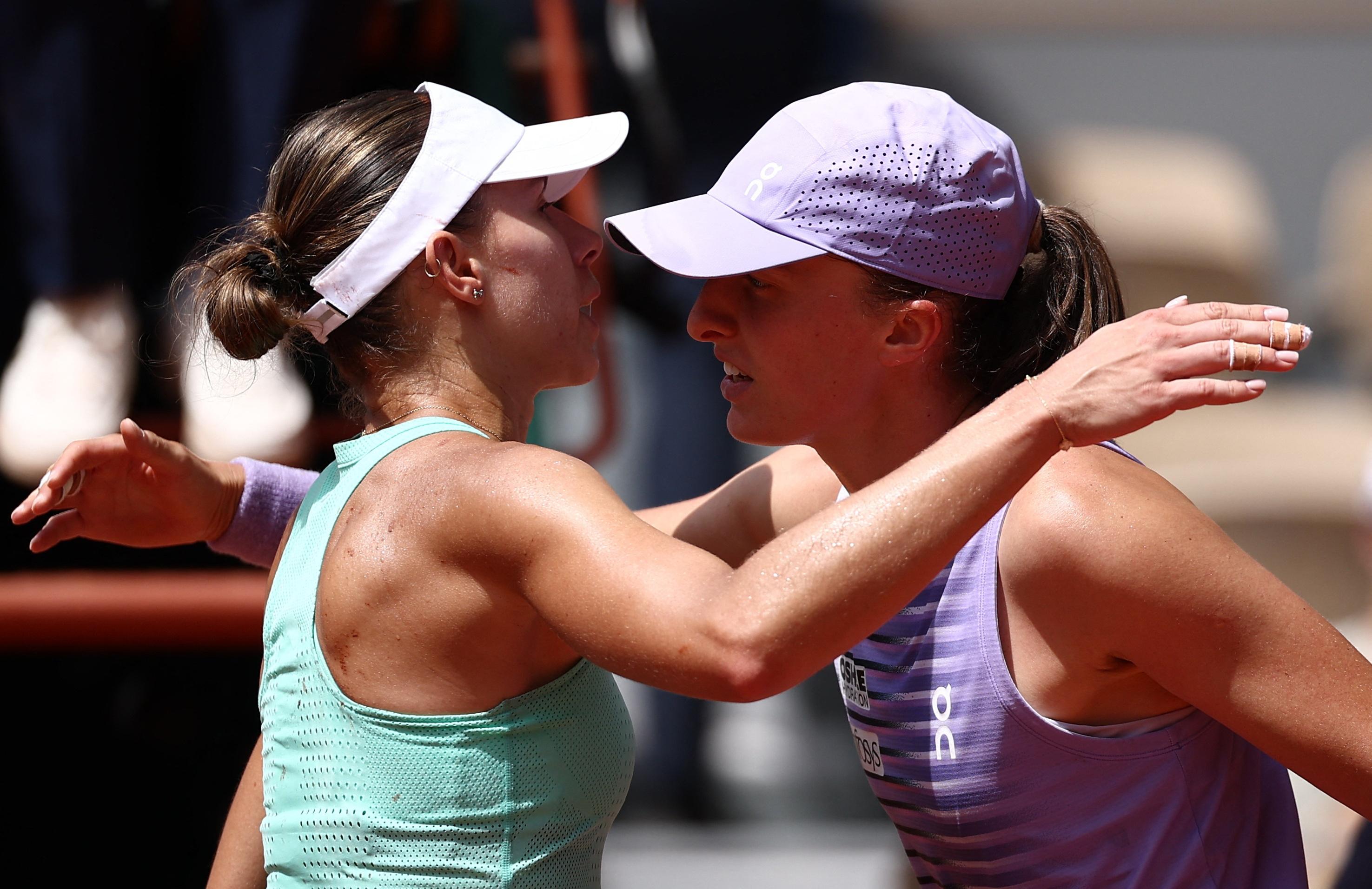 cover Four-times champion Swiatek cruises into French Open fourth round