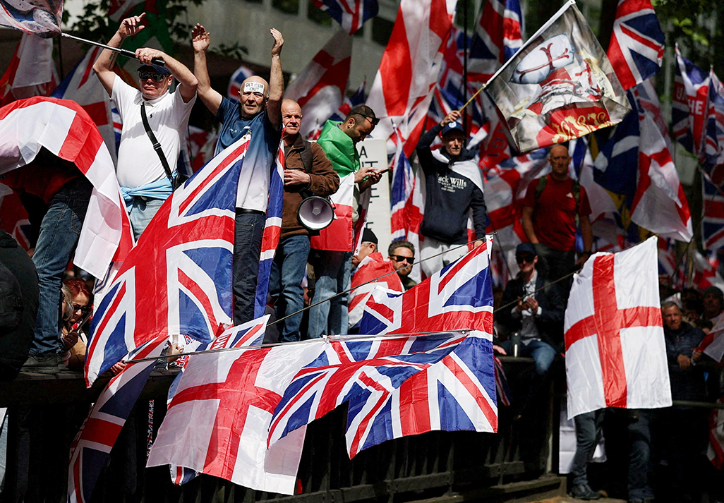 cover Tens of thousands march in London in separate immigration, pro‑Palestinian protests