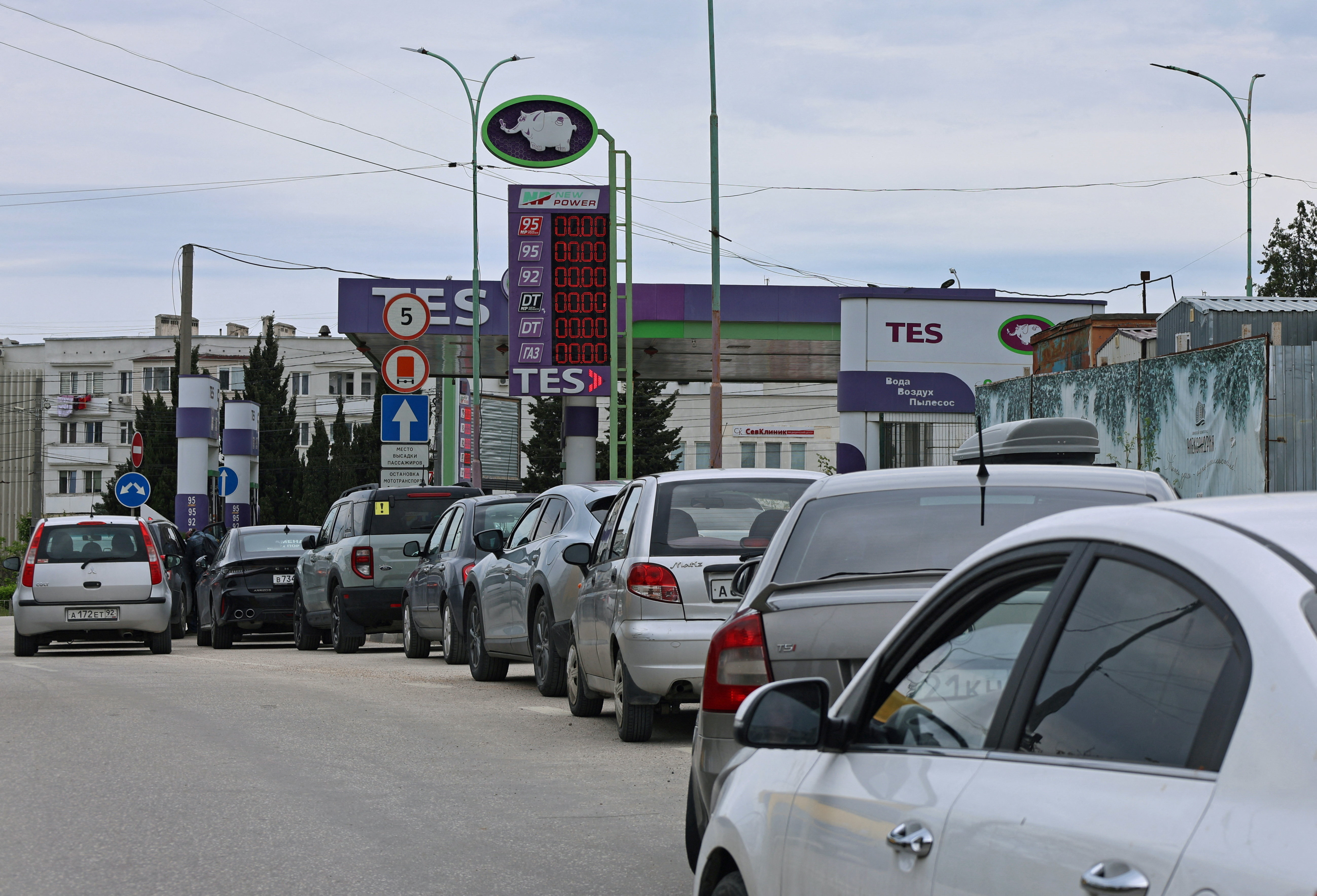 cover Fuel stations in Crimea run dry after fresh night of Ukrainian drone strikes