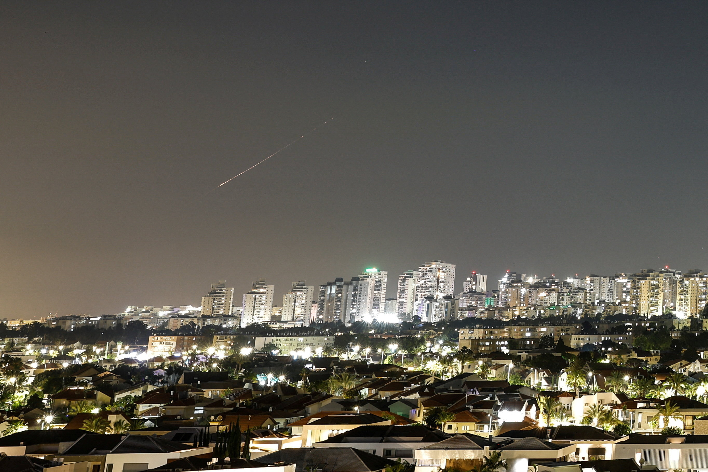 cover Israel strikes Beirut despite truce, prompting retaliation attempt from Iran