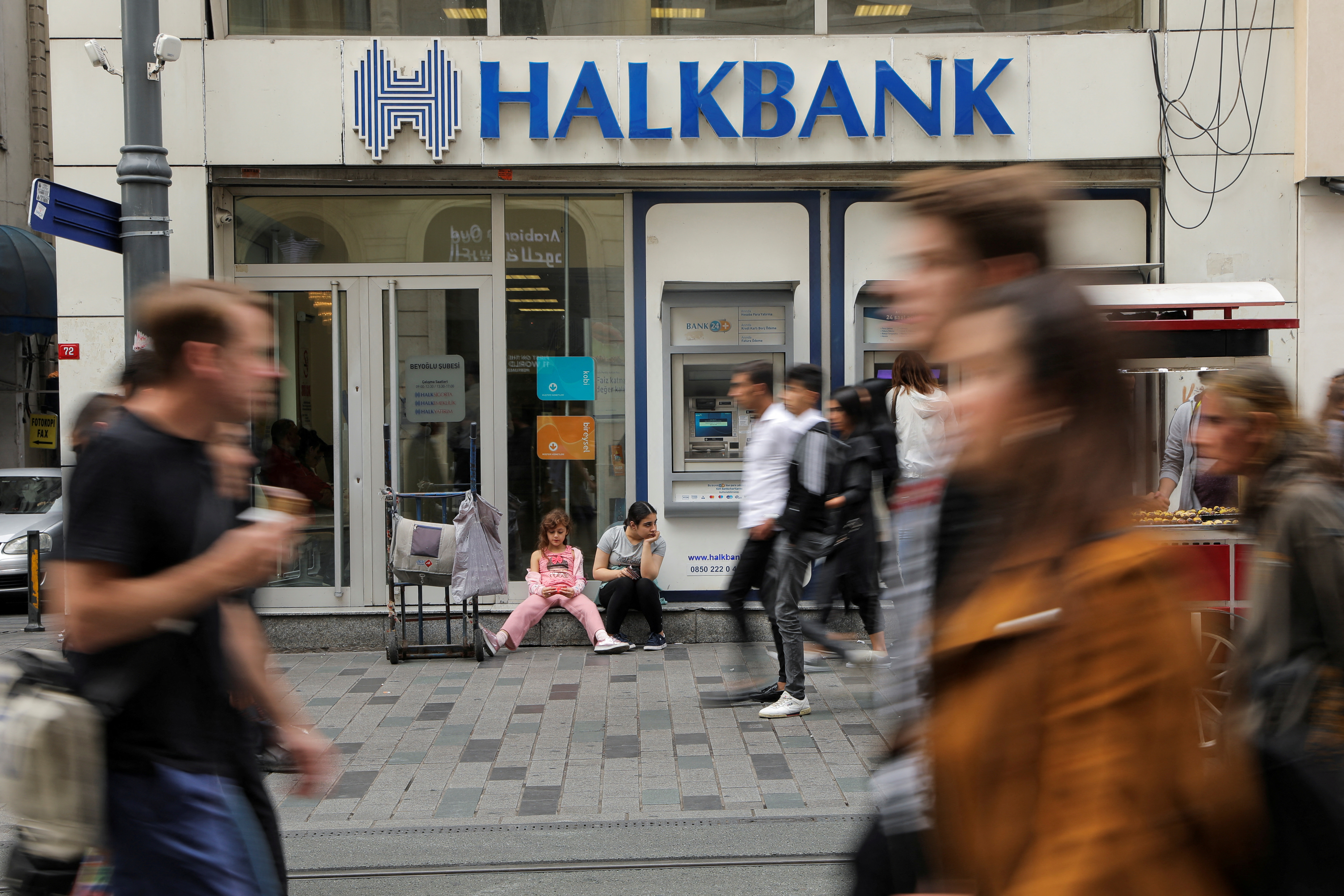 cover Judge dismisses US criminal indictment of Turkey&#8217;s Halkbank