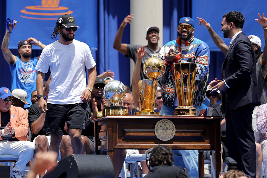 cover 53 years of waiting ends in glory at Knicks&#8217; championship parade