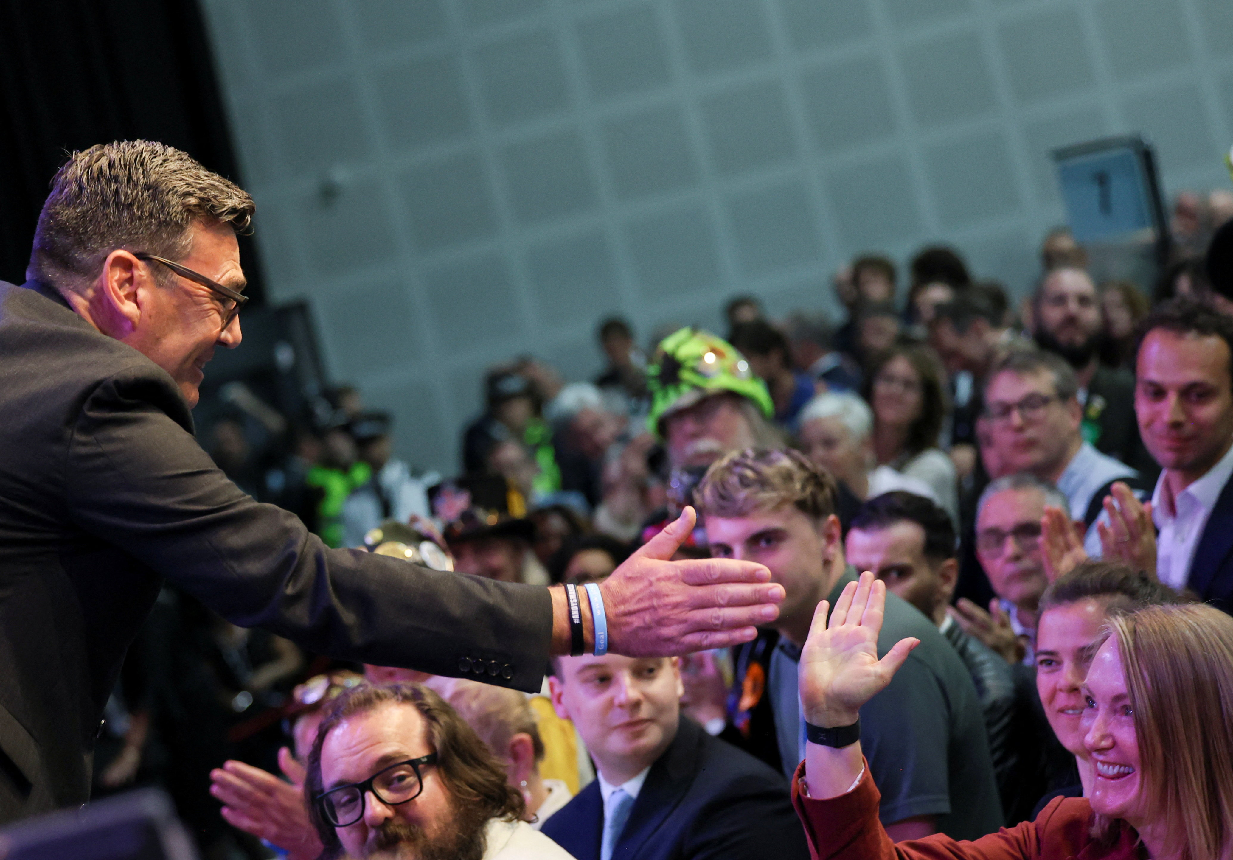 cover Andy Burnham&#8217;s election to parliament sets up bid to oust UK PM Starmer
