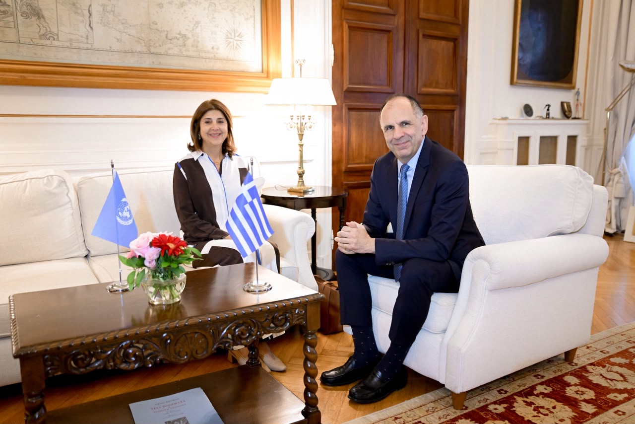 cover Holguin meets Gerapetritis in Athens