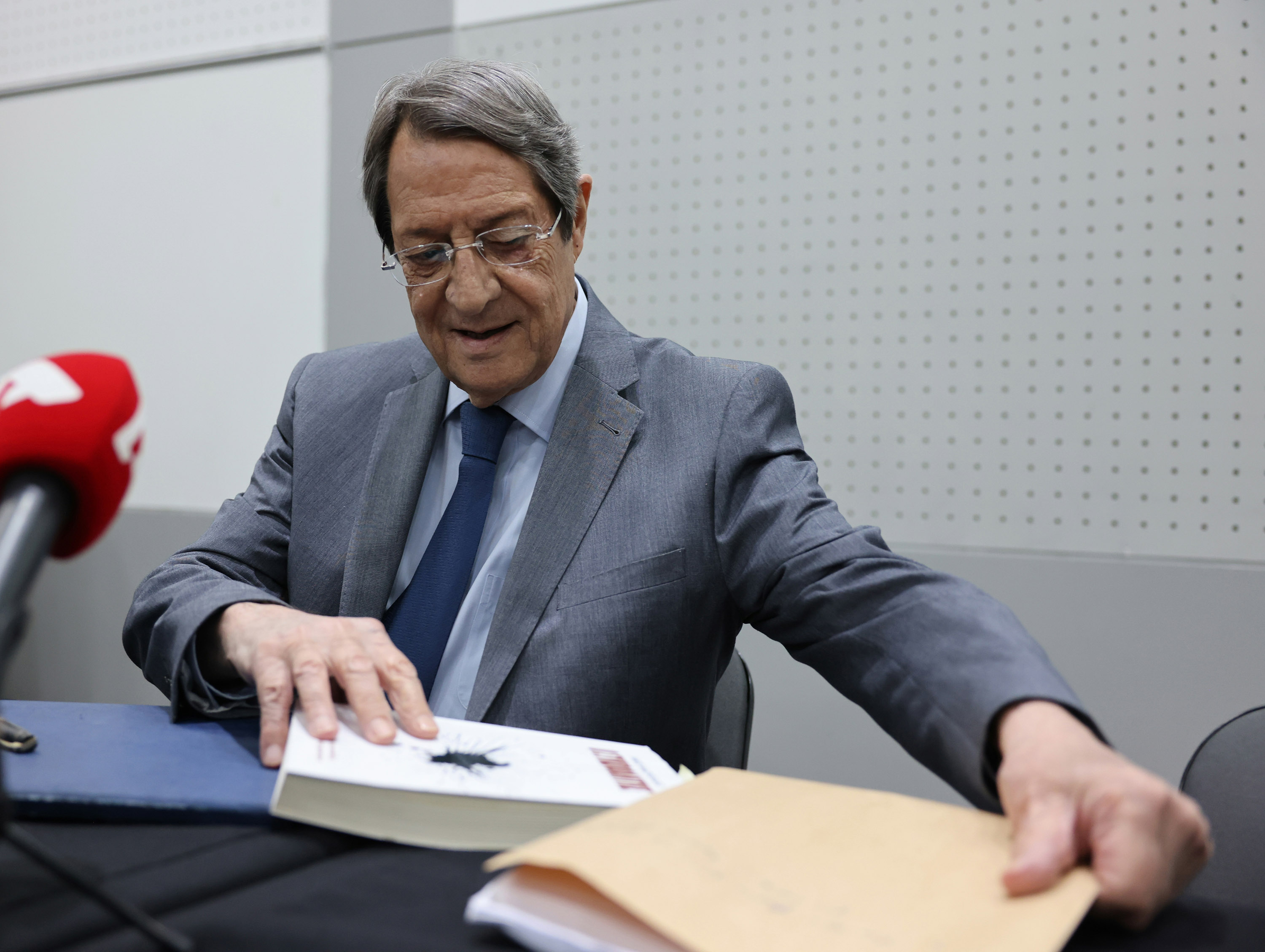cover Anastasiades withdraws from Disy roles ‘until truth shines forth’