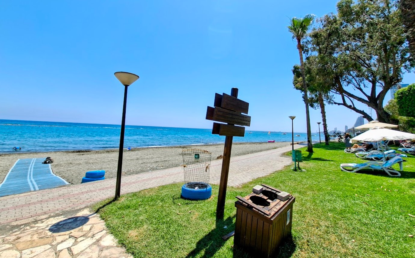 cover Cyprus tax officials to patrol beaches to catch tax evaders