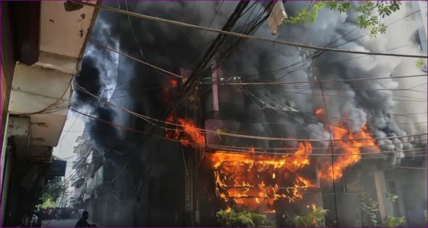 image Fire in Delhi hotel kills at least 21, police say
