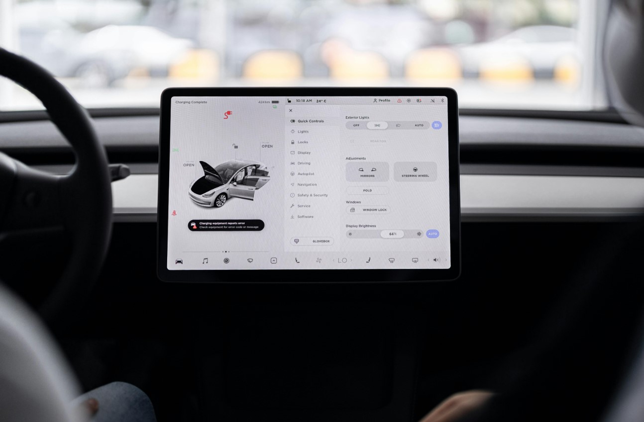 cover Demand for smart cockpit screens fuels automotive AMOLED market