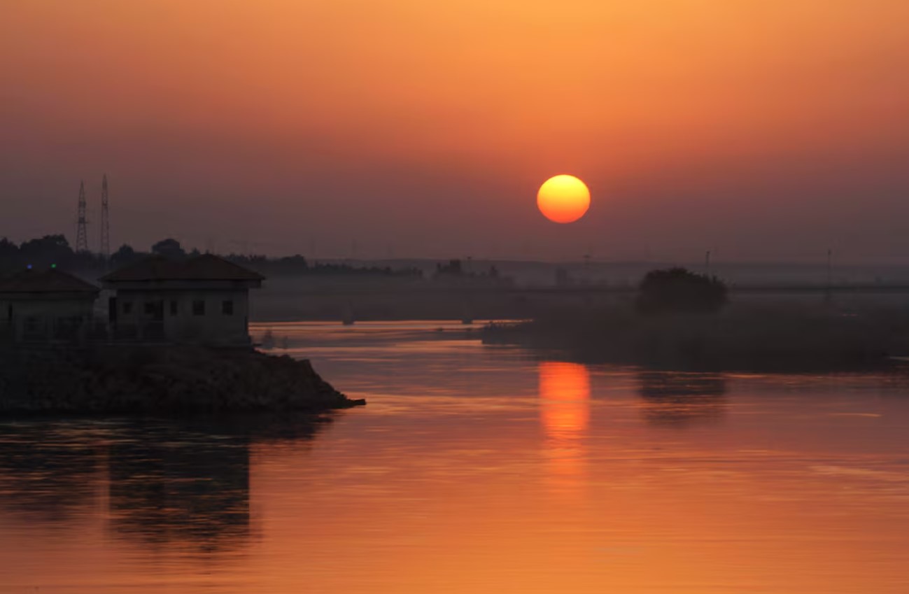 cover Scientists decipher ancient origins of the Euphrates River