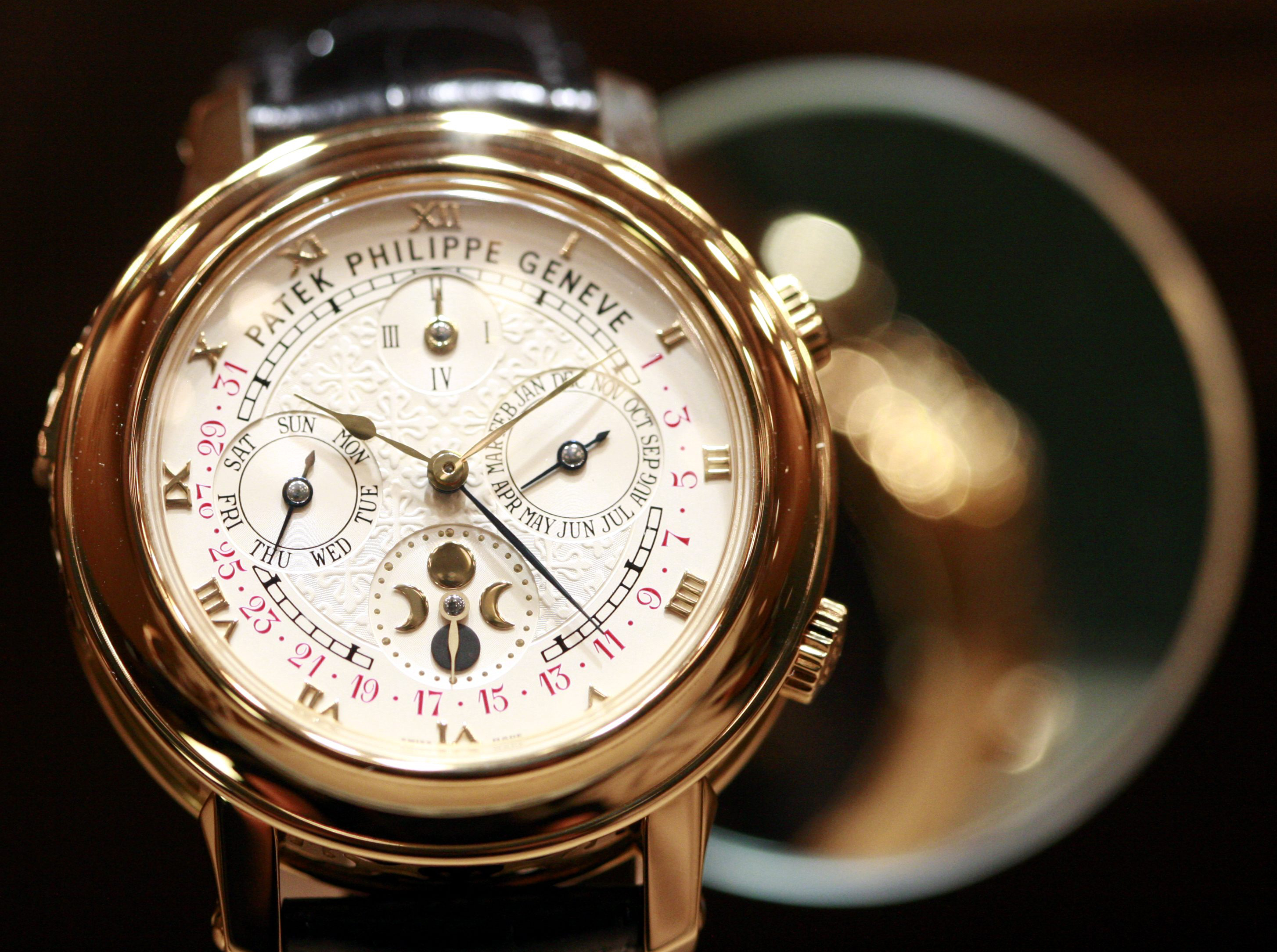 cover Gold fever sends some vintage luxury watches to the melting furnace