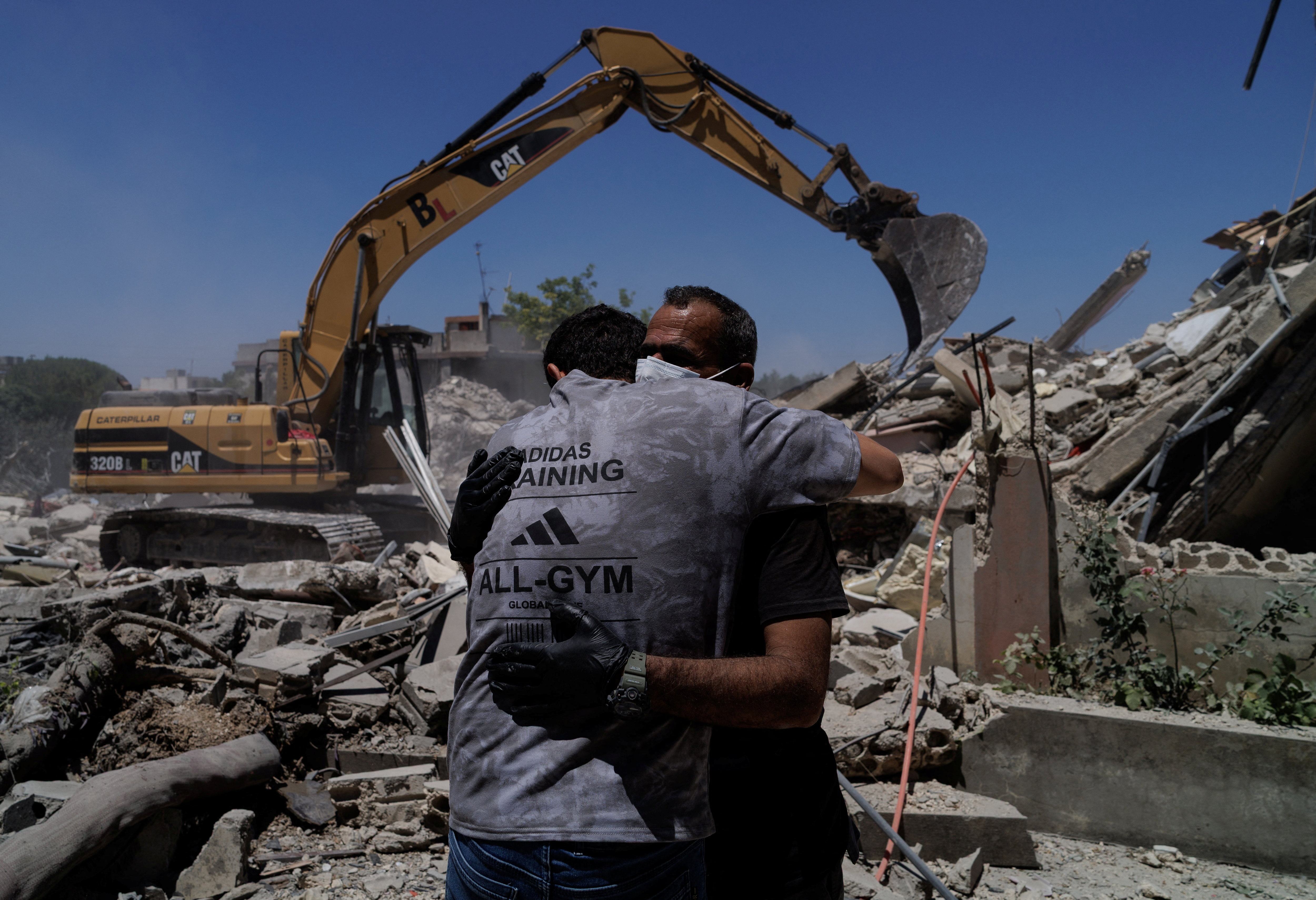 cover Israeli strikes kill 16 in Lebanon hours after ceasefire