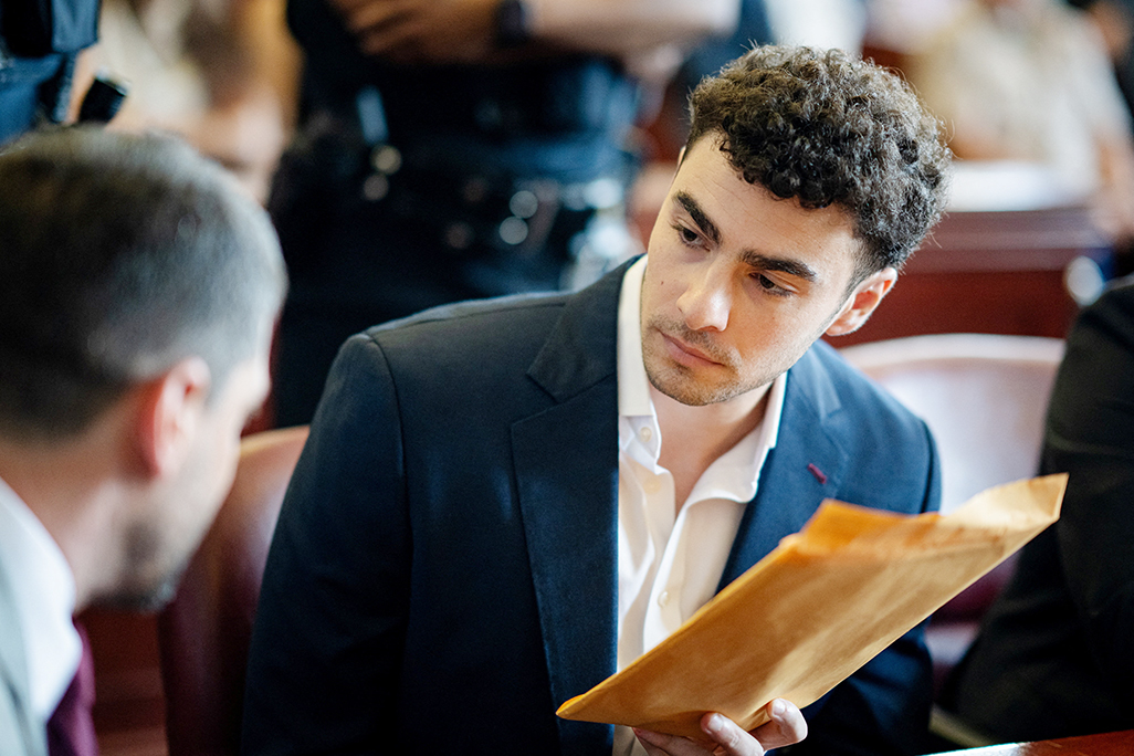 cover Luigi Mangione plans ‘extreme emotional disturbance’ defence at CEO killing trial 
