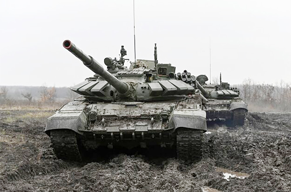 cover Heatwave tests Ukraine soldiers in Soviet-era tank