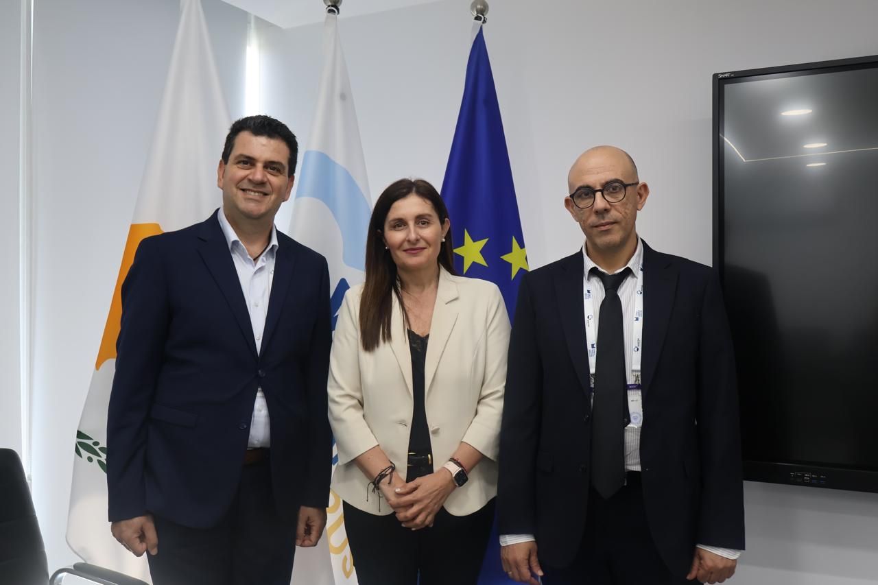 cover Shipping minister holds inaugural meeting with communications officials