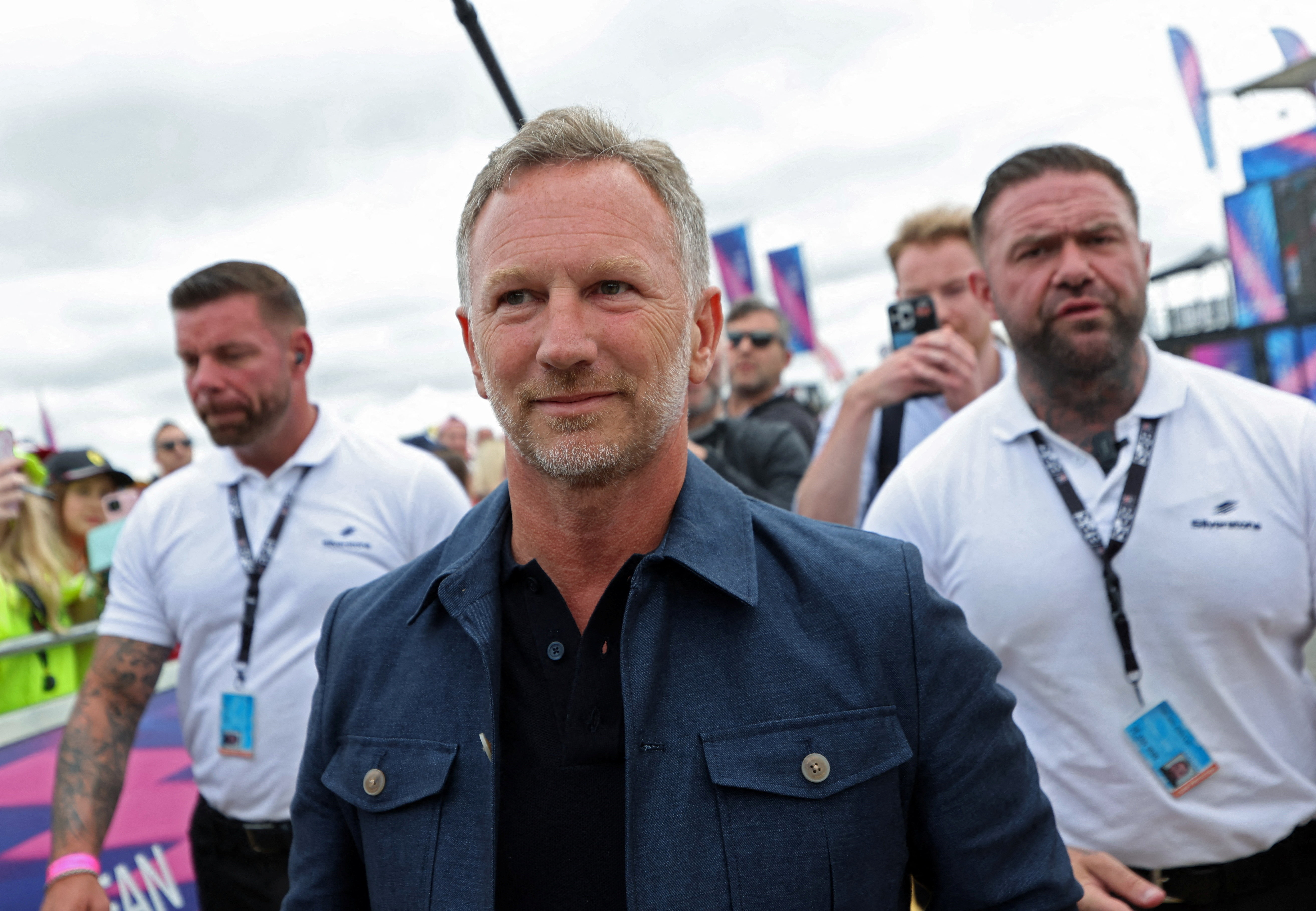 cover Horner returns to F1 paddock a year after sacking 