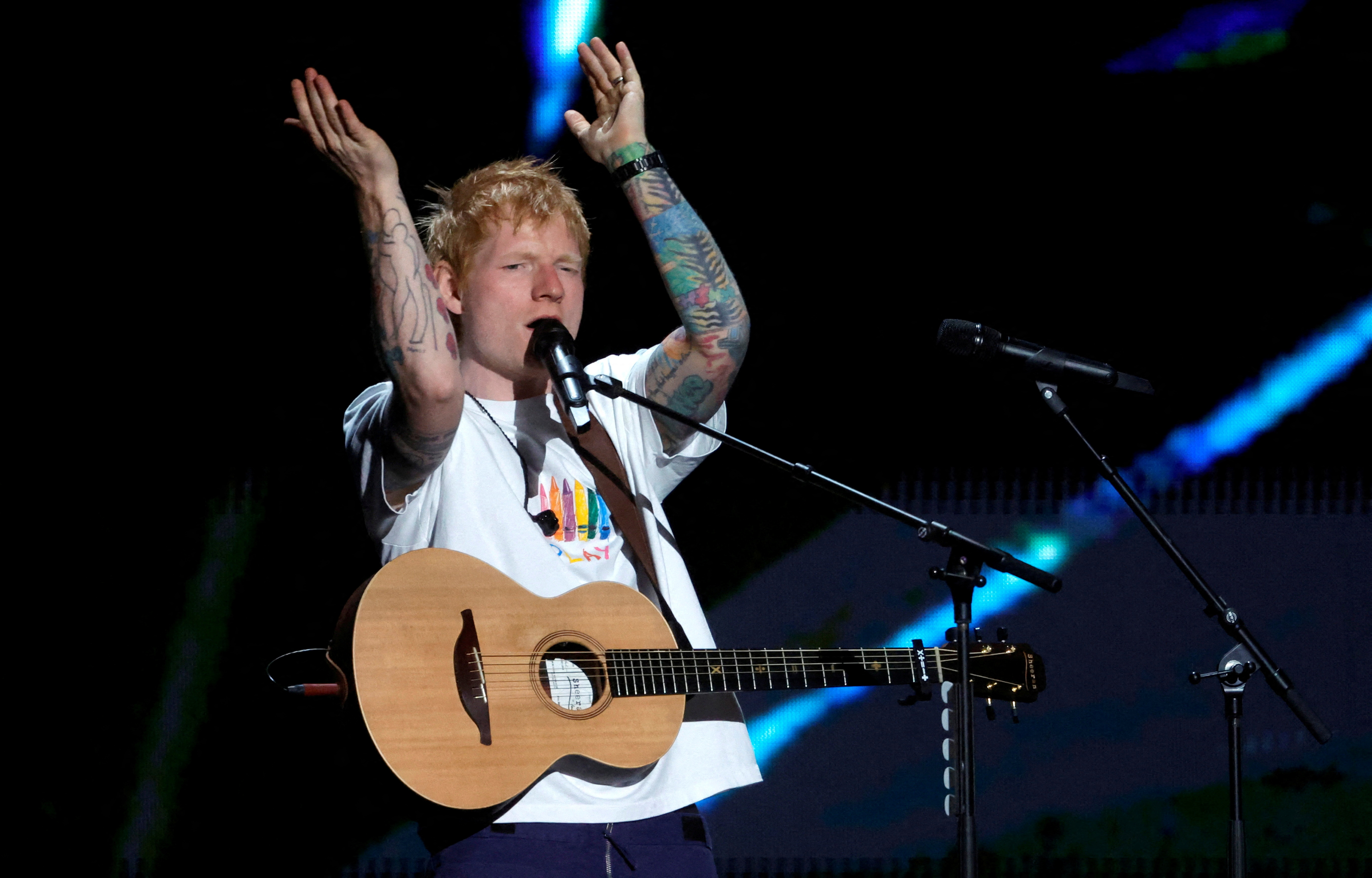 cover Sheeran keeps up England tradition with World Cup camp visit
