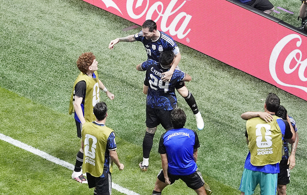 cover England stunned by late Argentina comeback