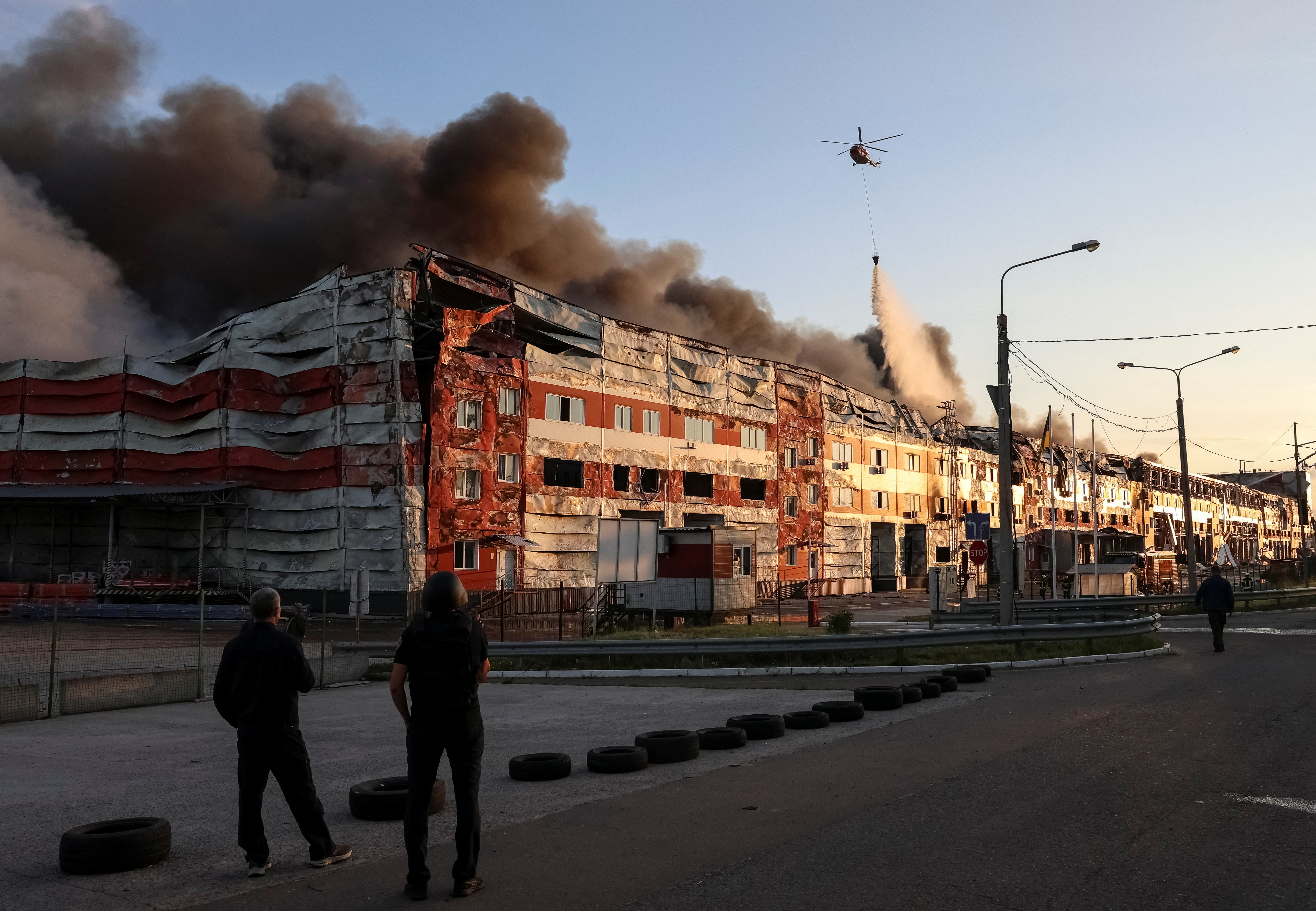 cover Russia bombs Kyiv in major ballistic missile attack
