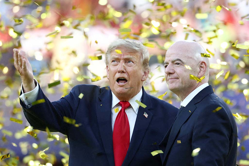 image Boos for Trump and Infantino at trophy ceremony