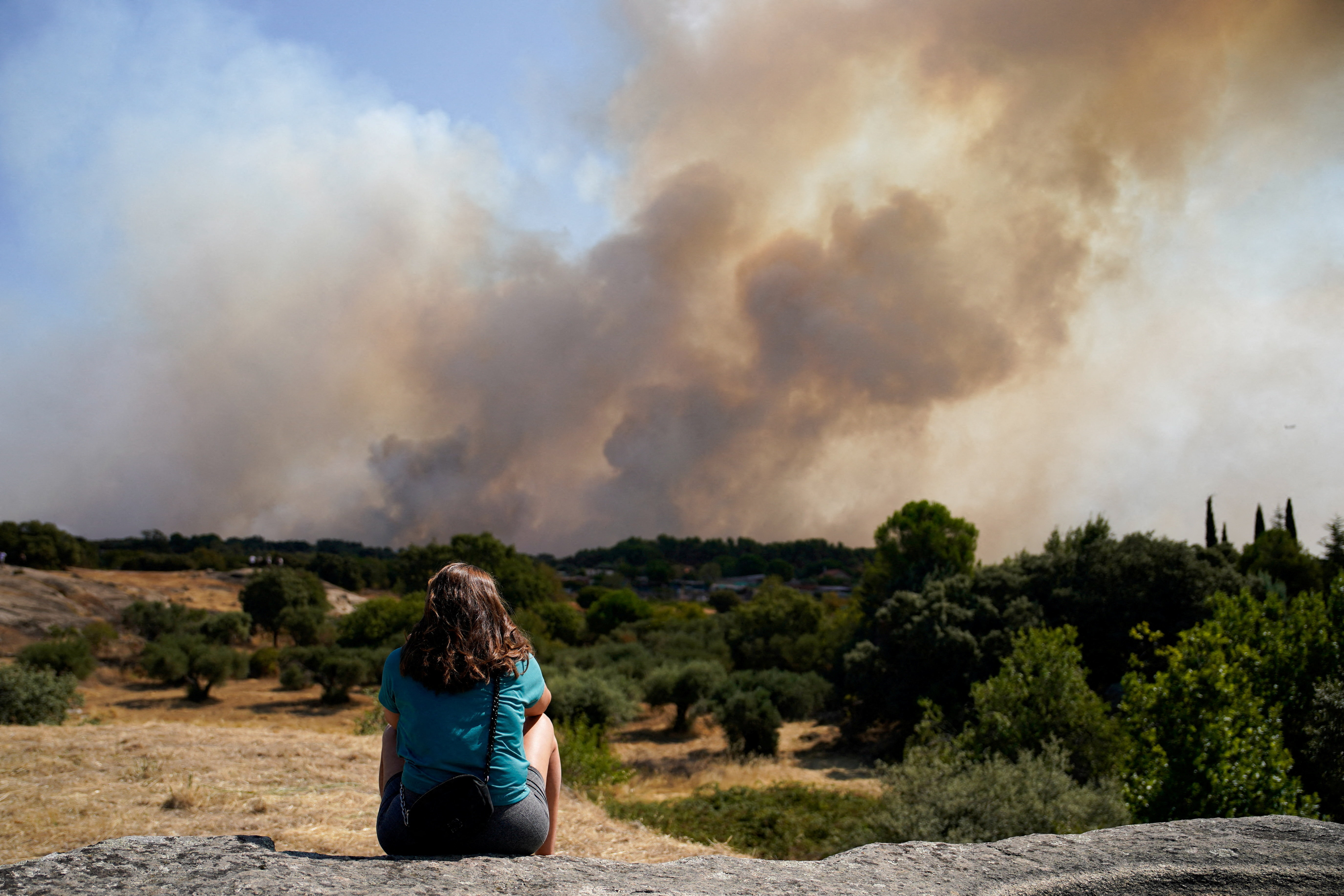 image France and Spain fight to contain wildfires as temperatures soar again