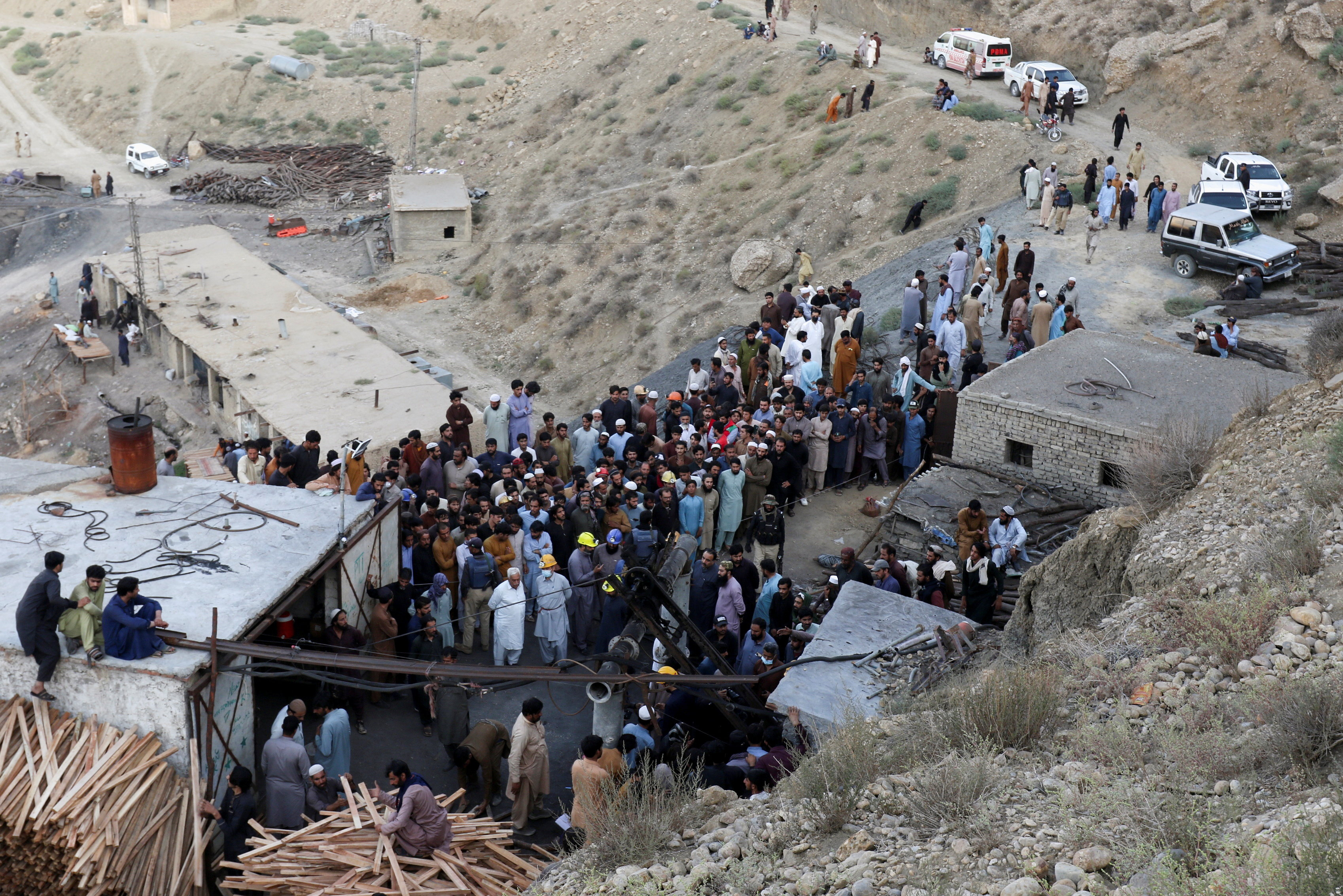 cover Blast at Pakistan coal mine complex kills at least 11, dozens missing, official says