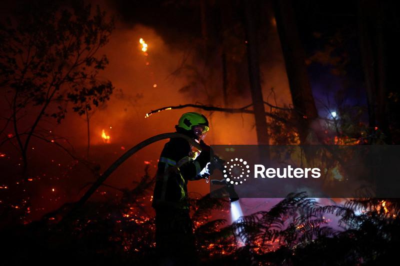 cover Race to save Bordeaux as wildfire advances towards French city