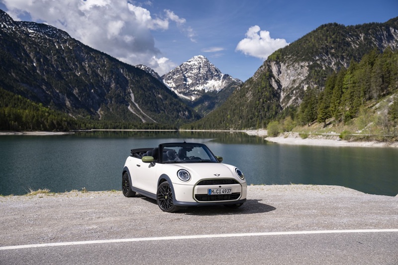 MINI's new Paul Smith edition brings fashion to the streets