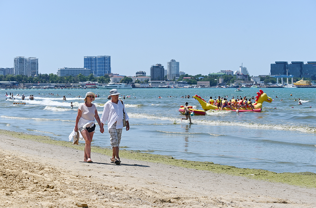 cover Even at the beach, it&#8217;s hard for Russians to escape the war