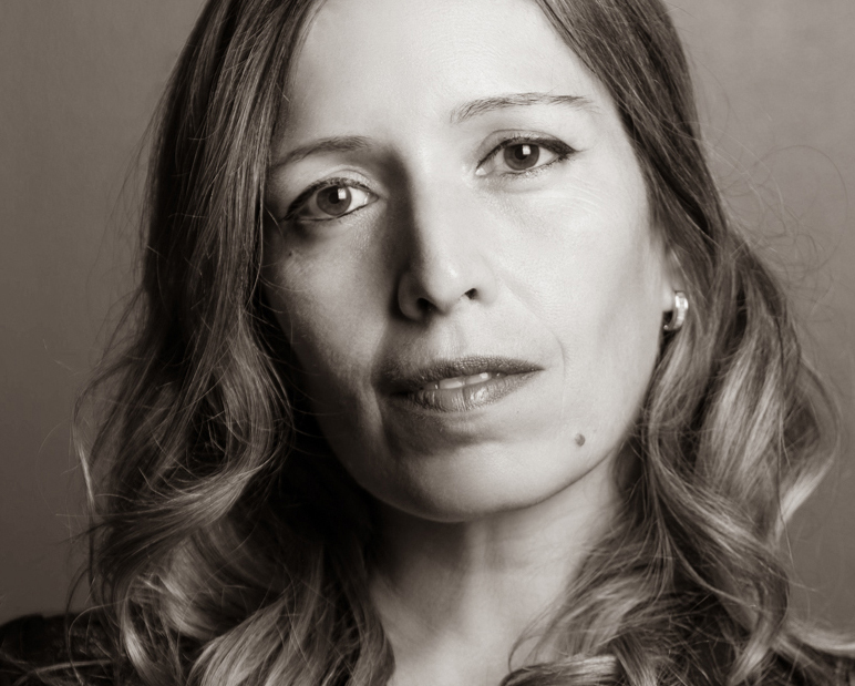 cover A minute with Paula Valderrama, professional photographer