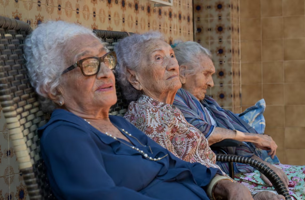 cover Scientists seek clues to longevity from three Brazilian sisters over 100 