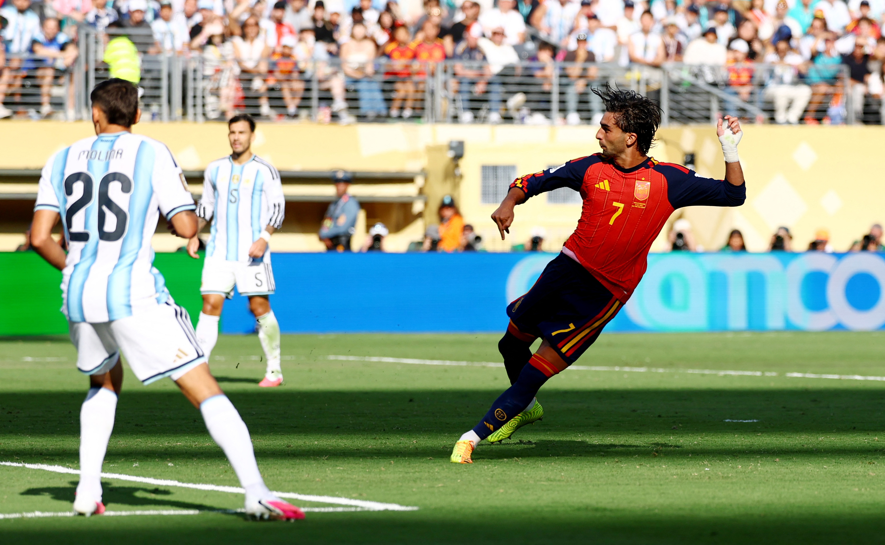 cover PSG sign Spain forward Torres from Barcelona