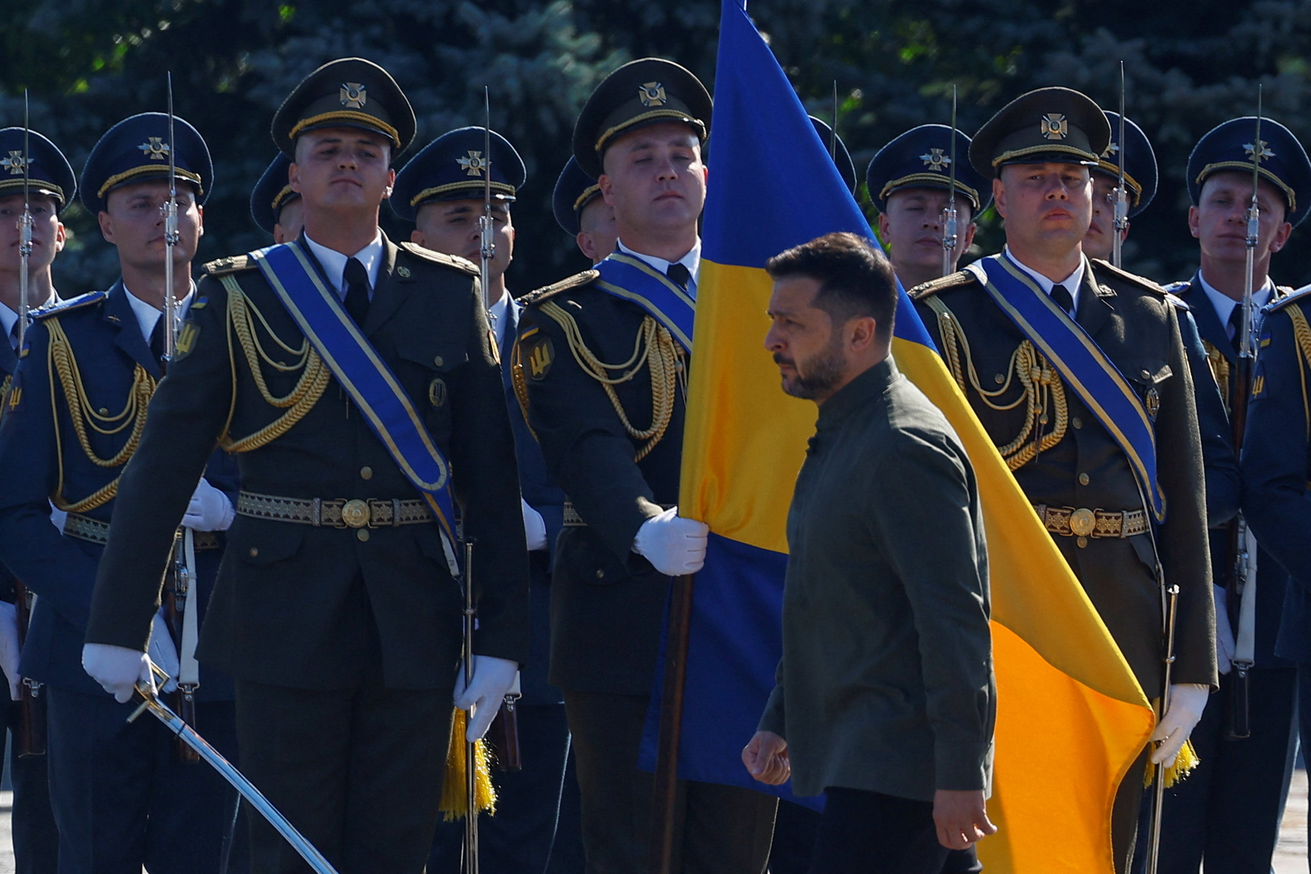 cover Putin wants to draft 300,000 new troops, Zelenskiy says