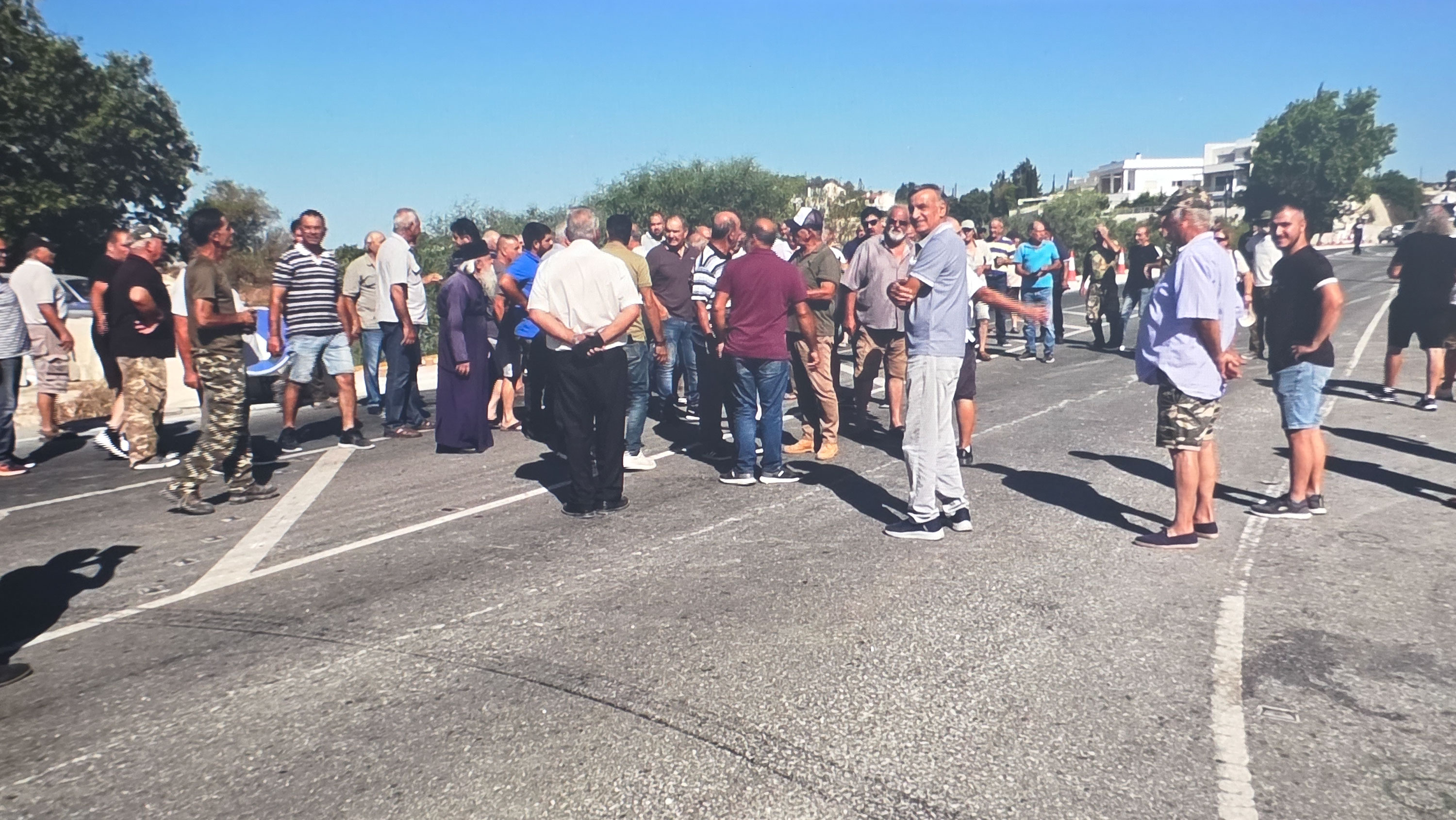 cover Winegrowers protest compensation limits