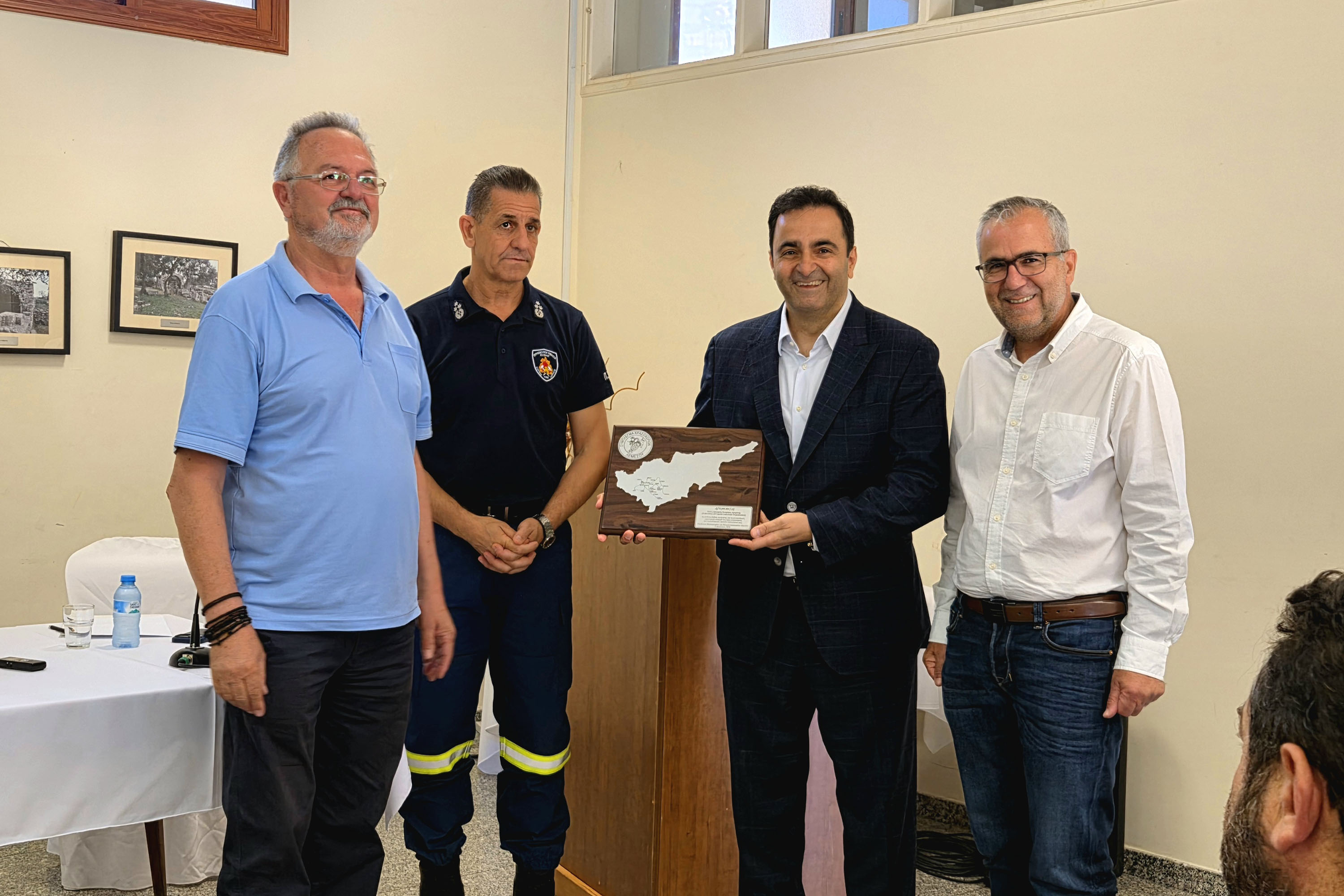 cover US Cypriot federation donates €30,000 for volunteer firefighters&#8217; protective gear
