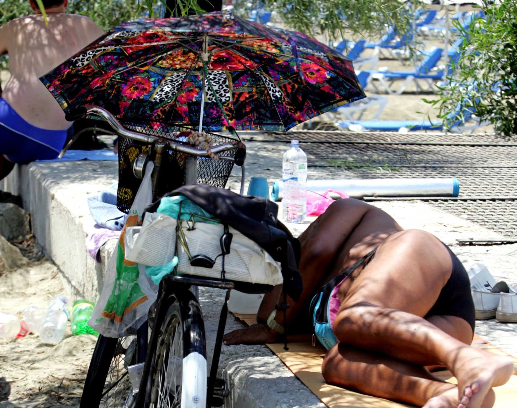 cover Yellow warning as temperatures hit 40C inland
